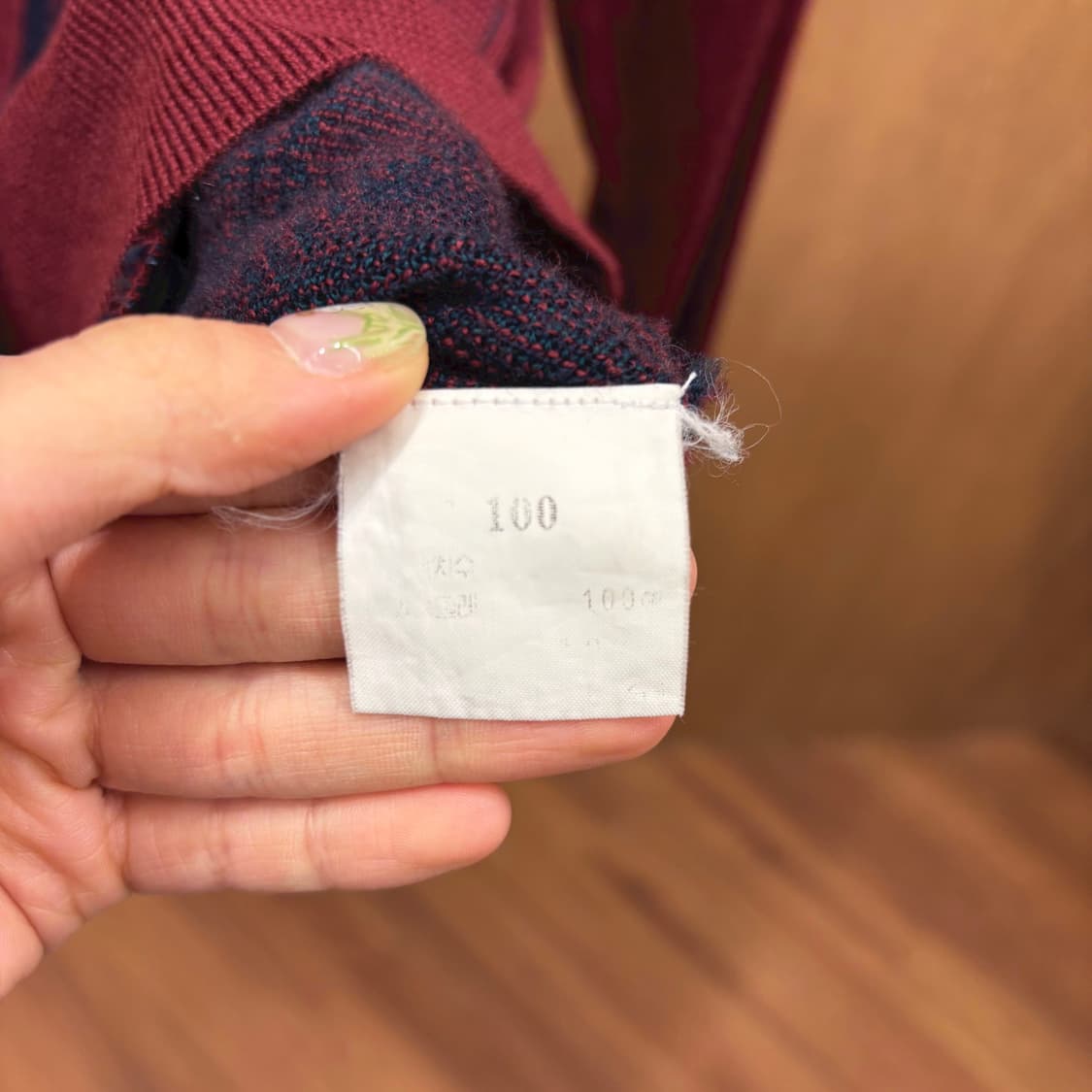 입생로랑 딥 브이넥 긴팔 가디건 네이비 체크 패턴 디테일 버건디 상품이미지8