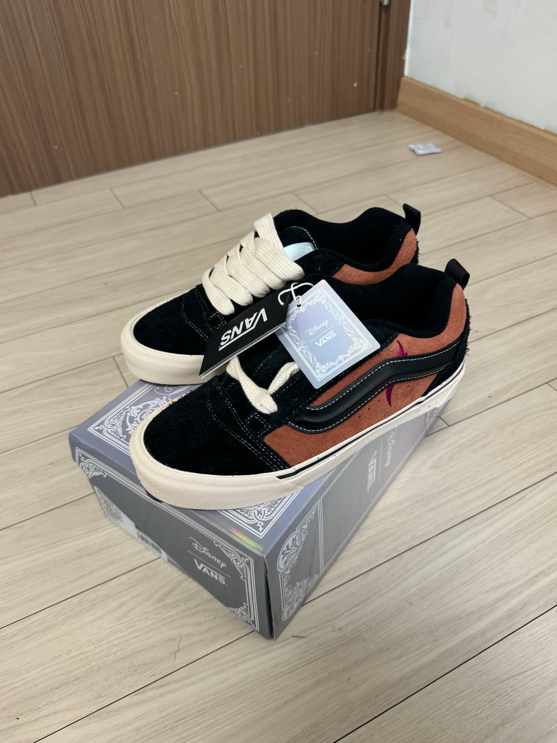 [새상품]반스x디즈니100주년 뉴스쿨 블랙 240 상품이미지4