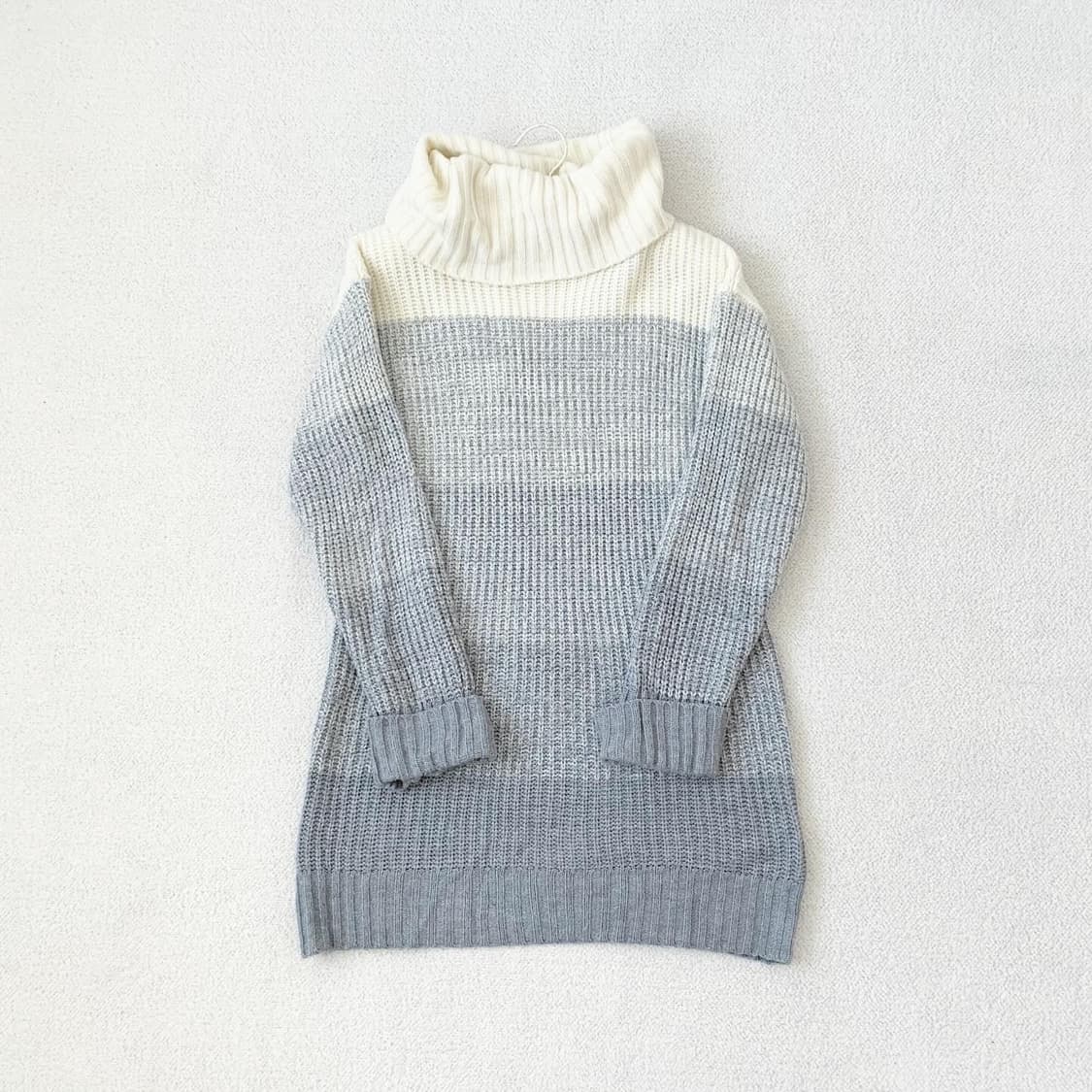 잉그니 그레이 그라데이션 터틀넥 니트 원피스 상품이미지1