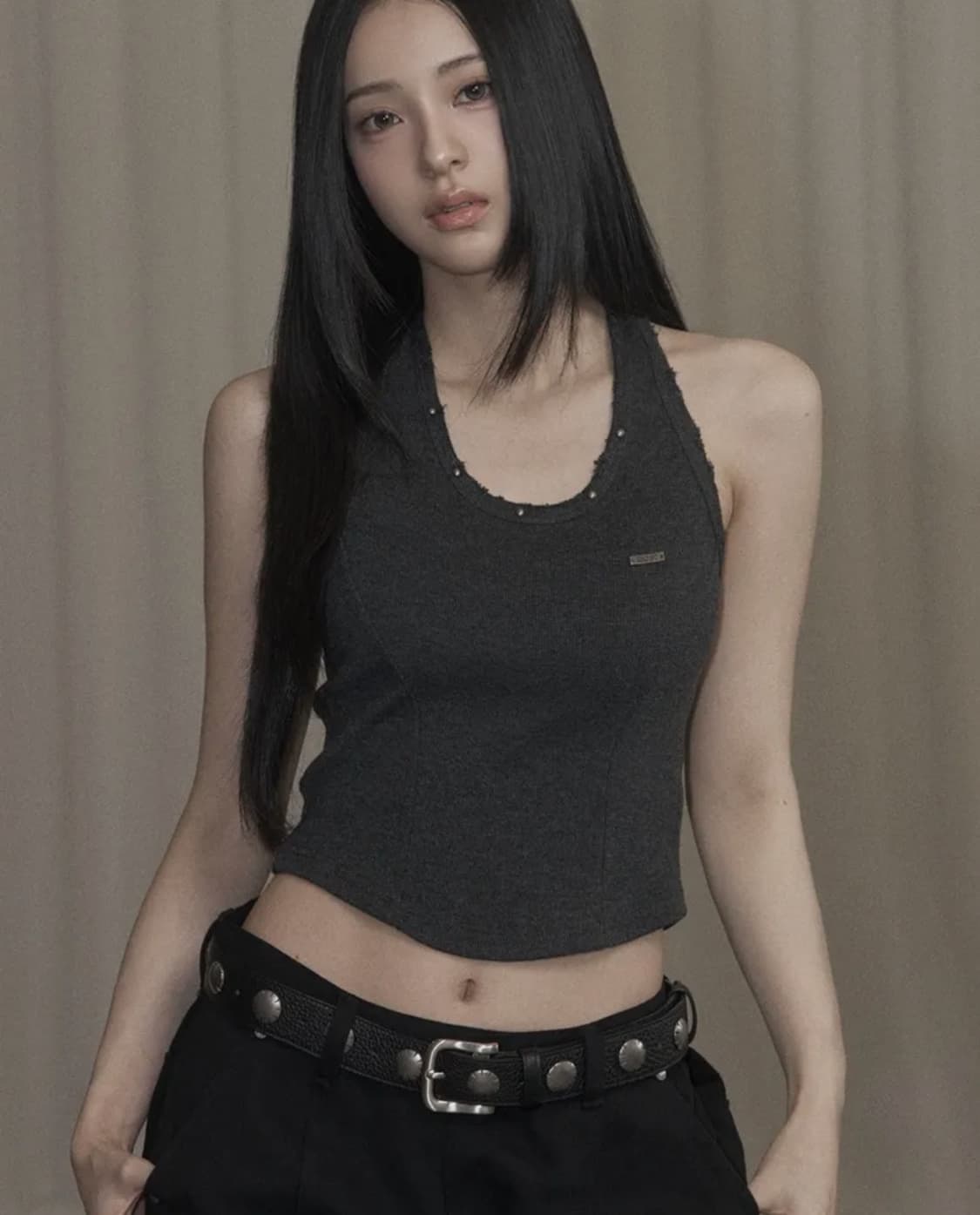 카키 포인트 데미지 스터드 홀터 탑 (차콜) 상품이미지1