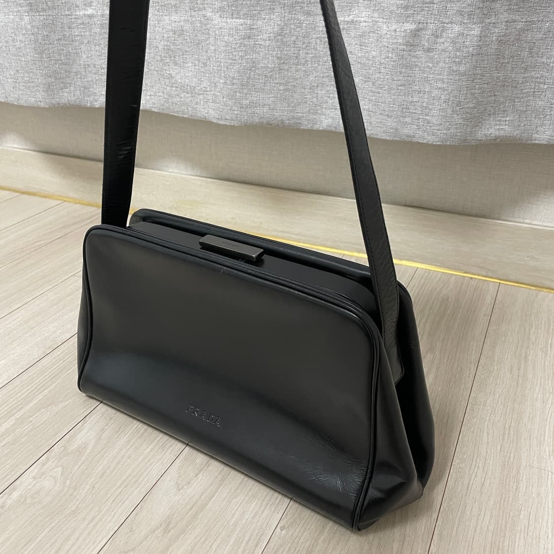 프라다 블랙 숄더백 (개런티카드 포함, 정품 100%) 상품이미지2