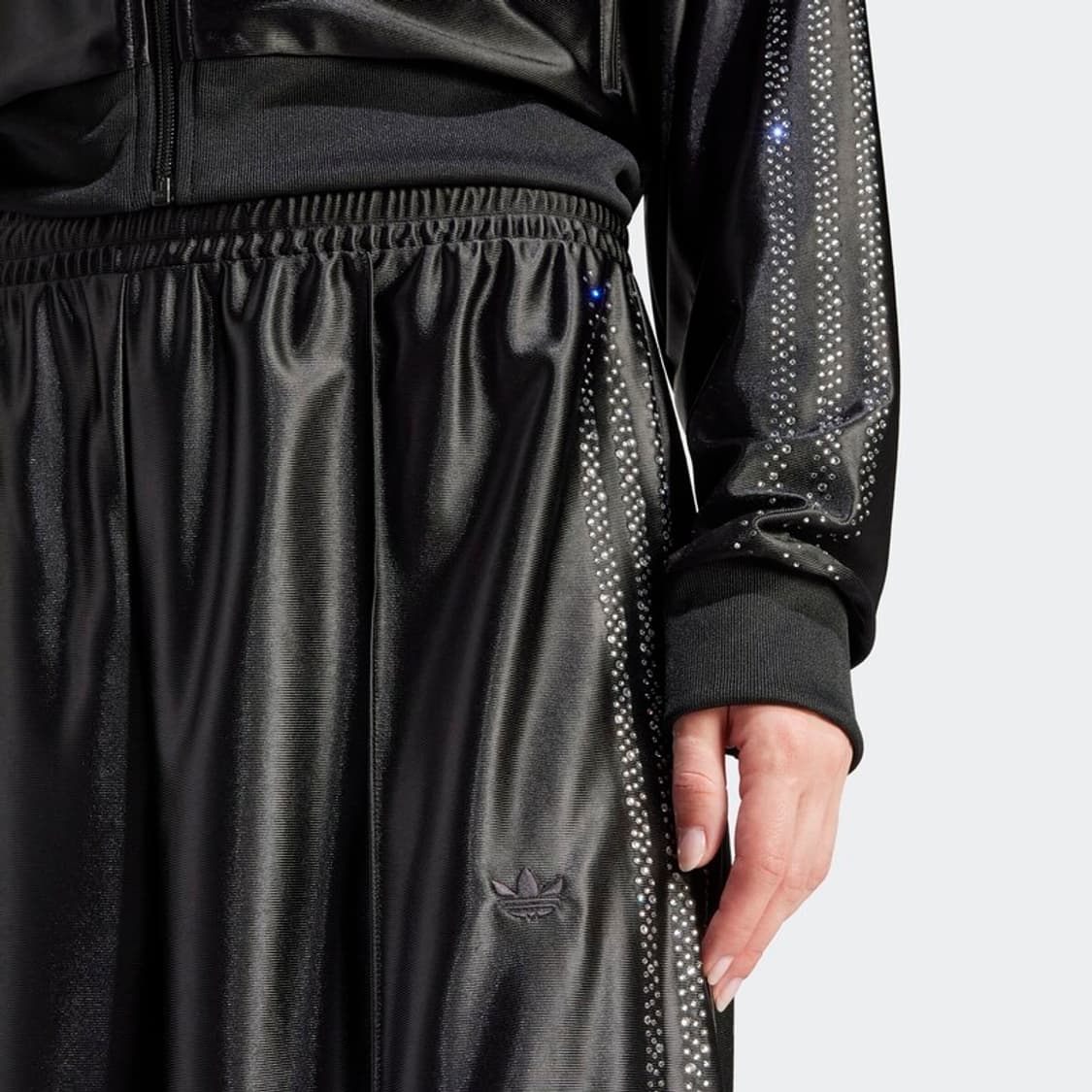 아디다스 엠블레쉬드 3 스트라이프 트랙 팬츠 블랙 상품이미지3