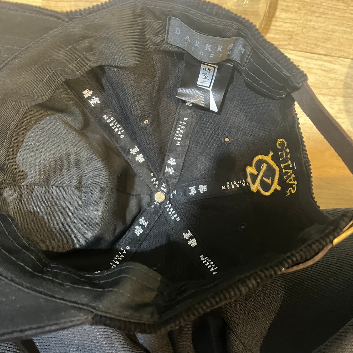 다크룸 X 시바스 콜라보 코듀로이 블랙 볼캡 모자 상품이미지3