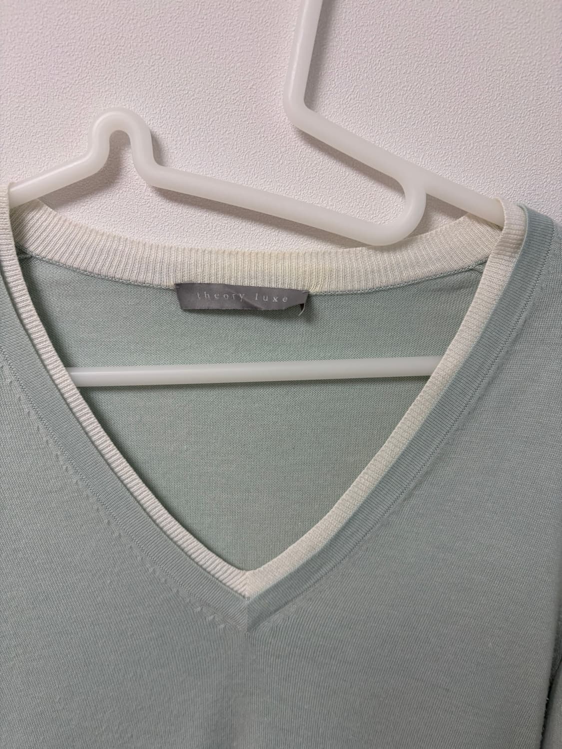 띠어리 브이넥 티셔츠 상품이미지3