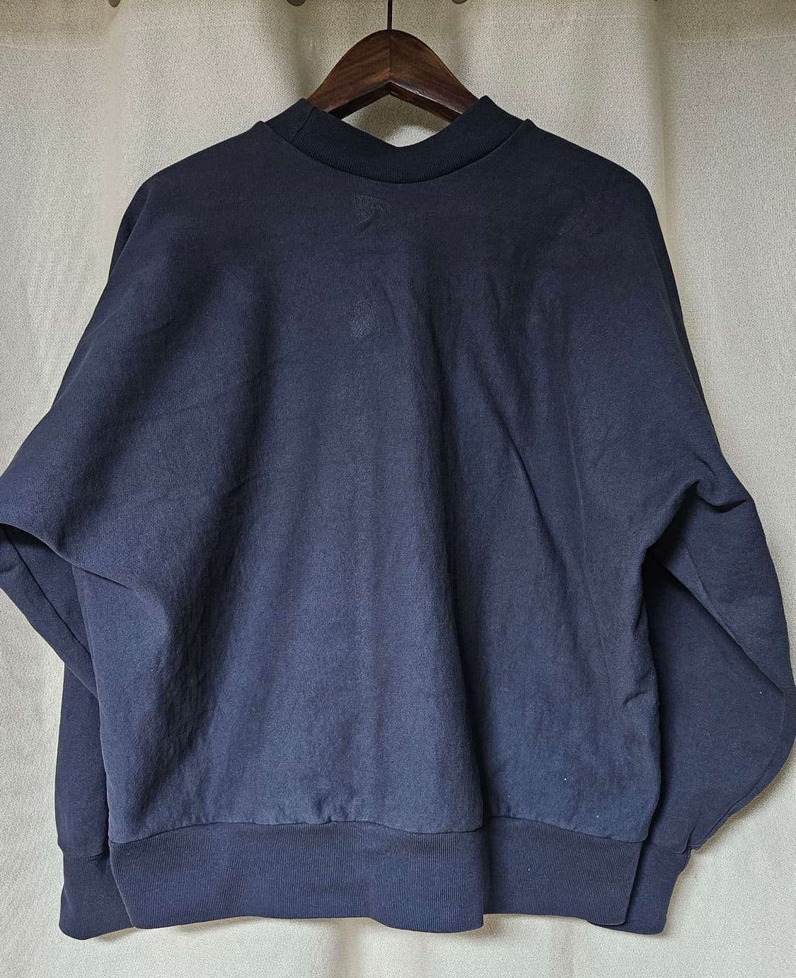 Yeezy(칸예웨스트) Jesus is King 모크넥 네이비 맨투맨 상품이미지2