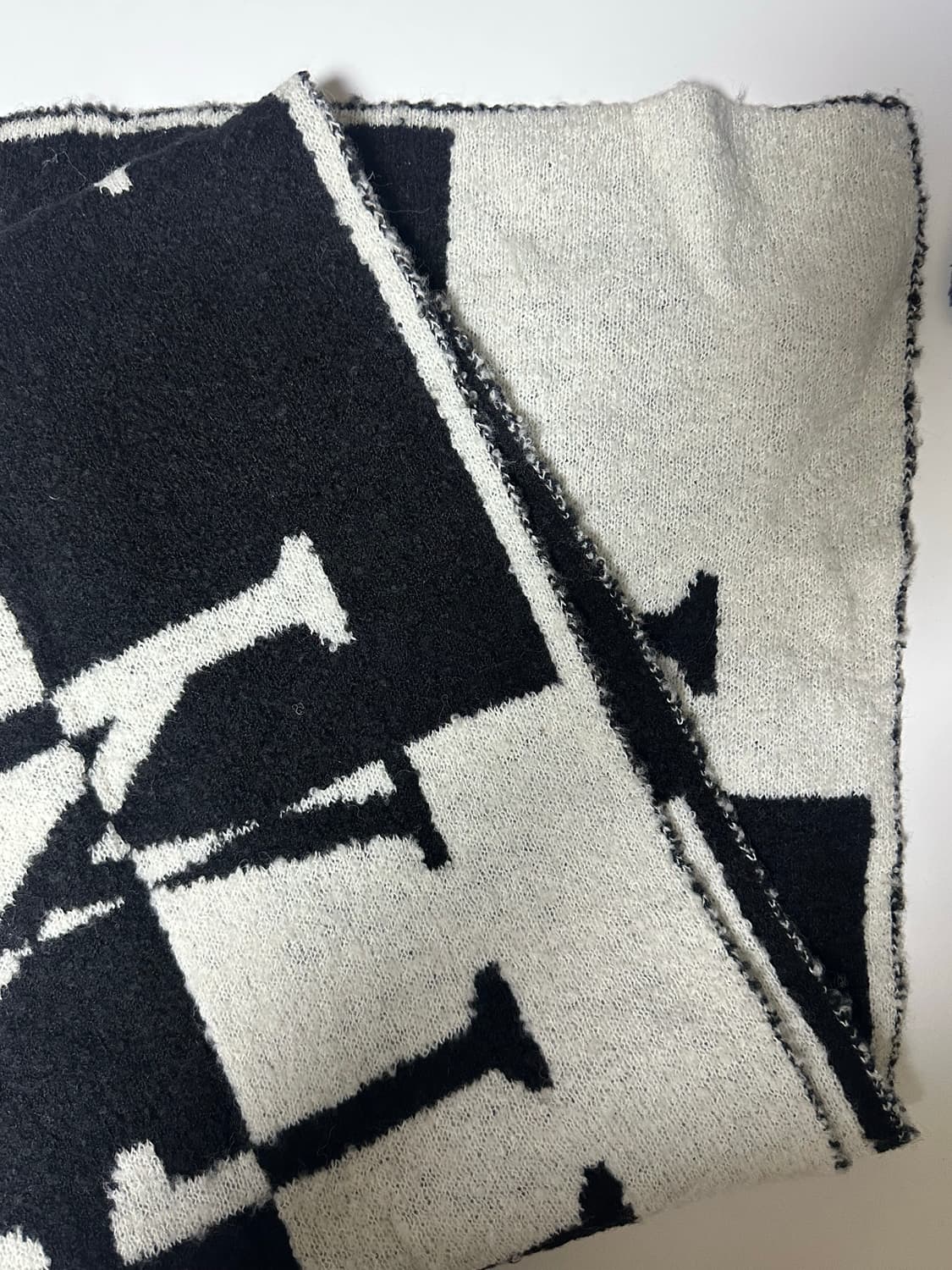 마뗑킴 로고 체커보드 머플러 블랙 화이트 LOGO CHECKBOARD M 상품이미지7