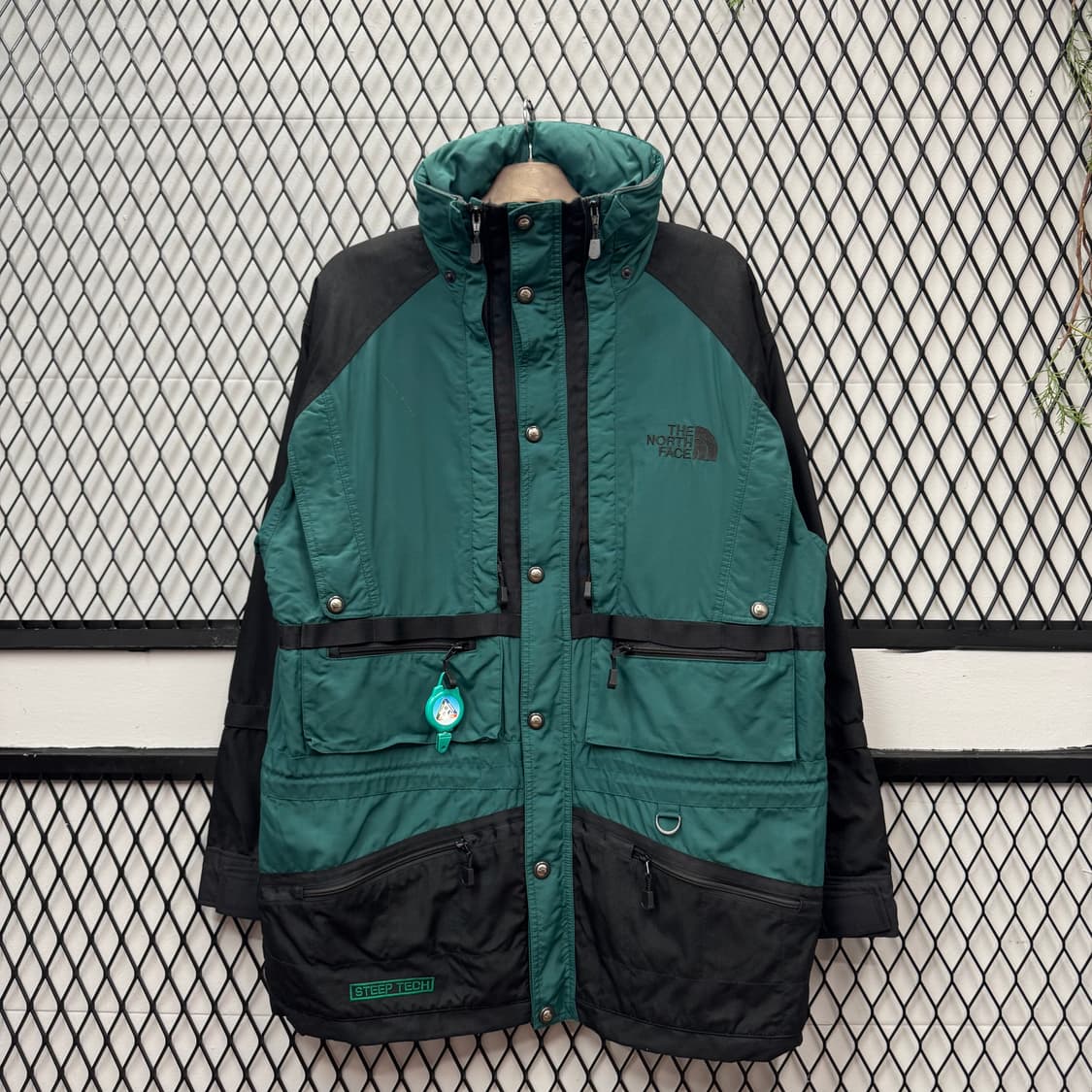 90s 노스페이스 마운틴파카 멀티포켓 디테일 스티프테크 그린 블랙 상품이미지1