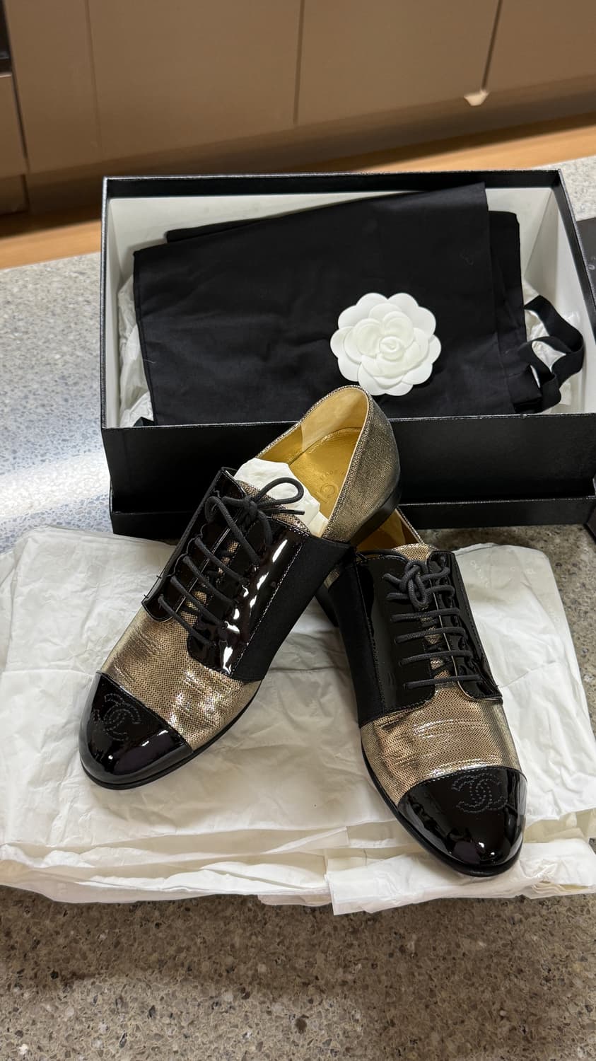 샤넬 CC 로퍼 (블랙/골드) 상품이미지1