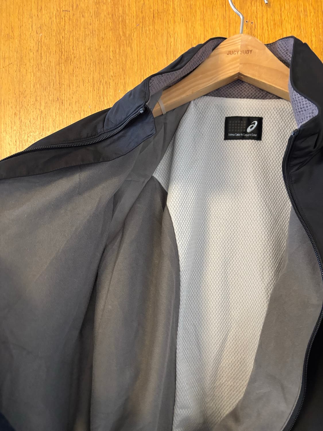 아식스 블랙 바람막이자켓 상품이미지5