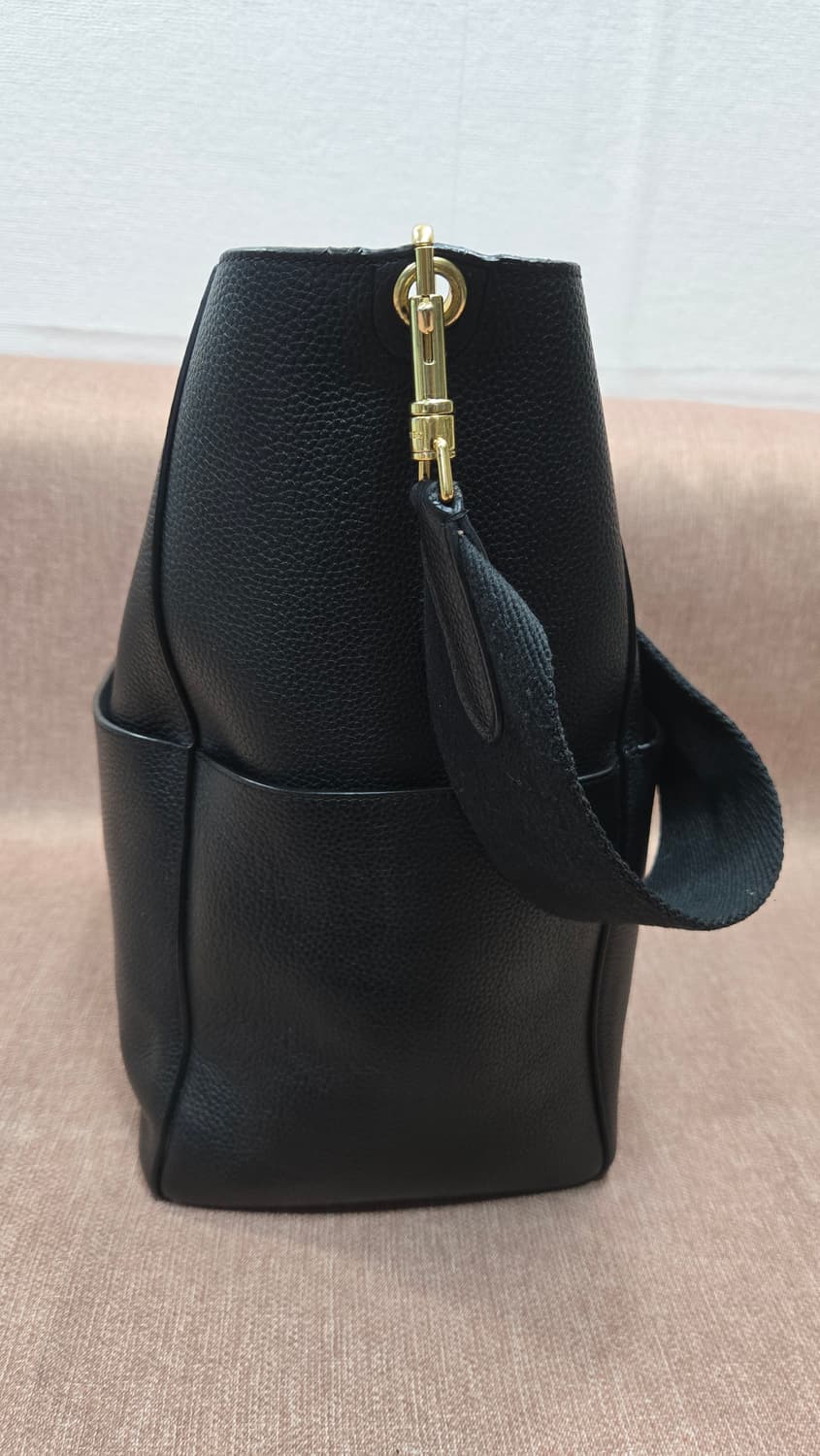 셀린느 정품 소프트 그레인드 카프스킨 상글 스몰 버킷백 블랙 상품이미지4