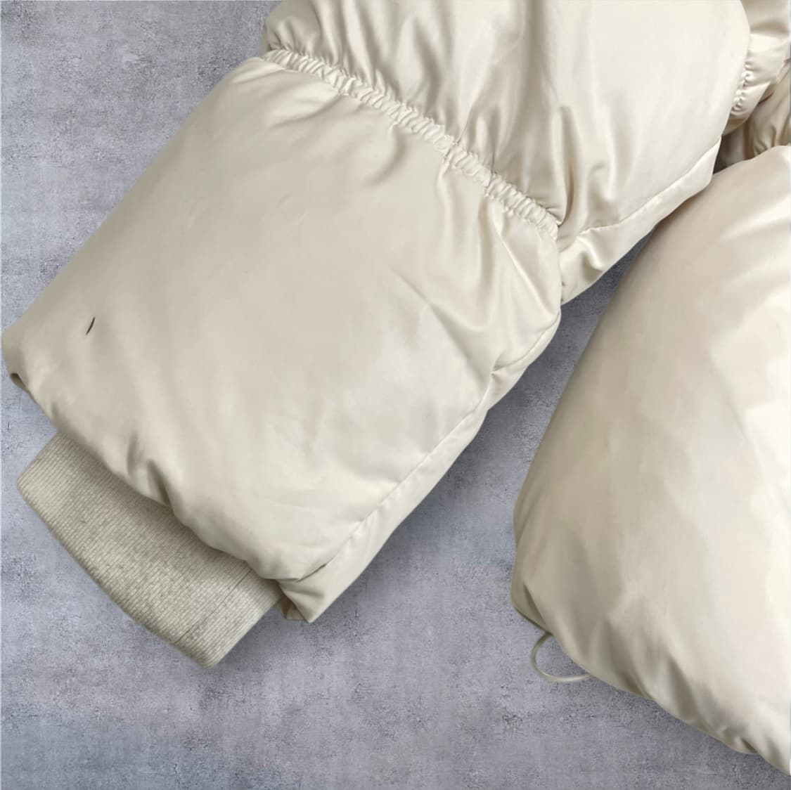 게스 Guess 아이보리 페더 라이트 푸퍼 숏패딩 XS 상품이미지9