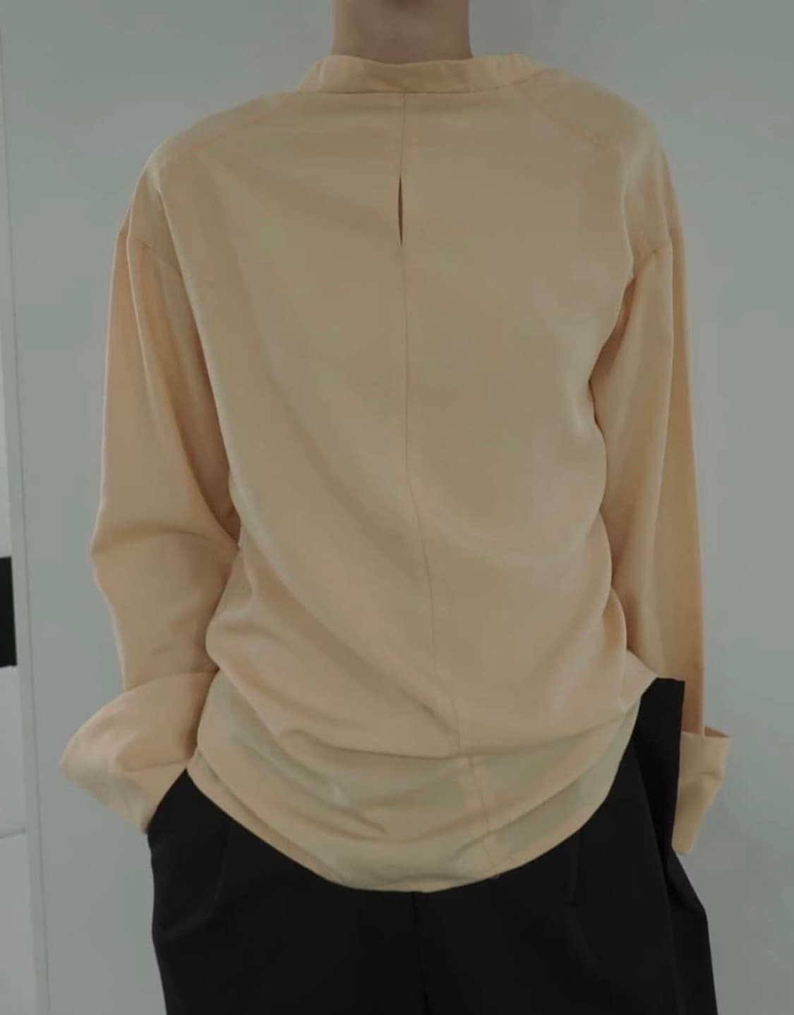 에옹쓰 가든 백리스 블라우스 피치 상품이미지2