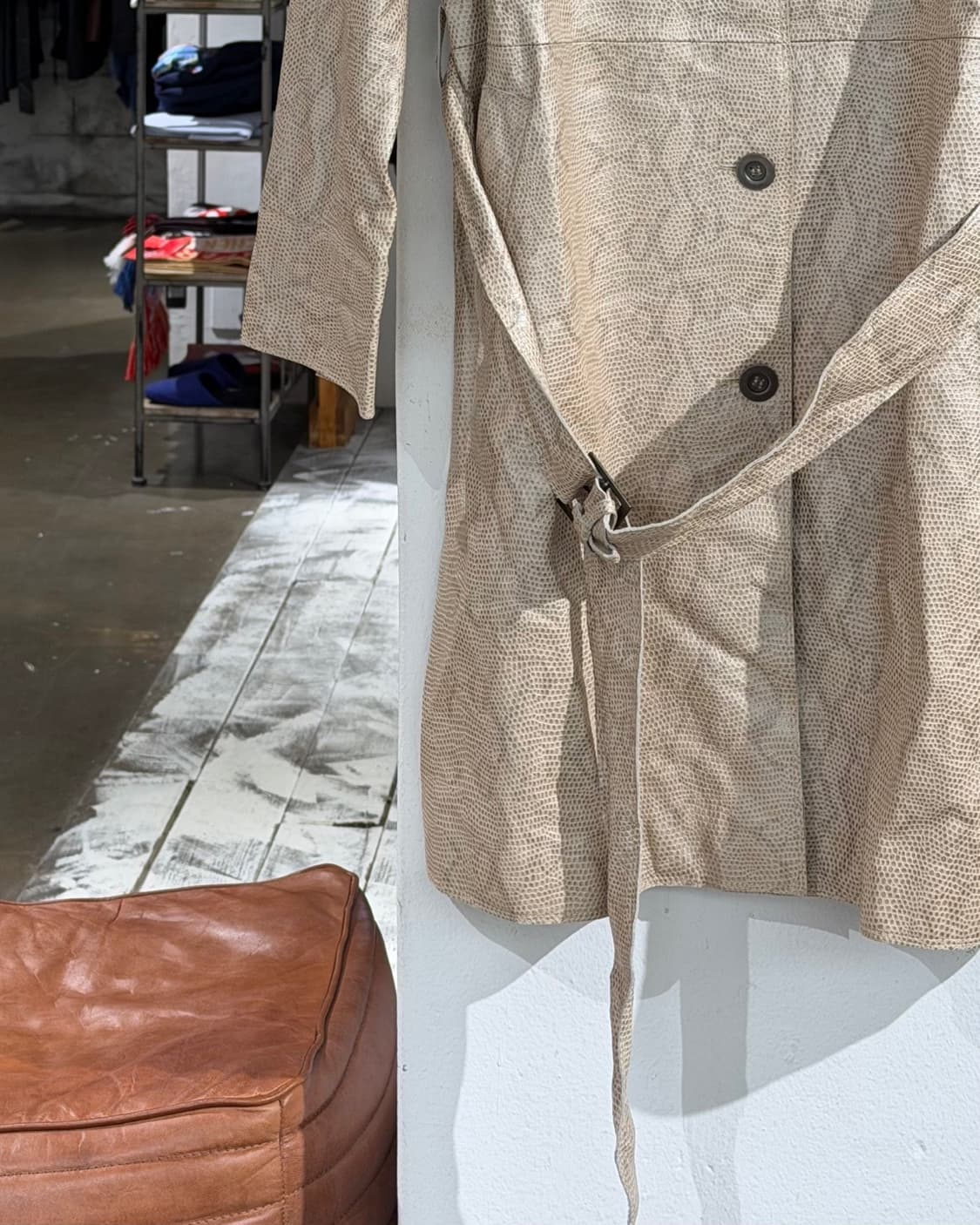 랑방 베이지 램스킨 레더 스네이크 패턴 벨트 트렌치 코트 상품이미지5