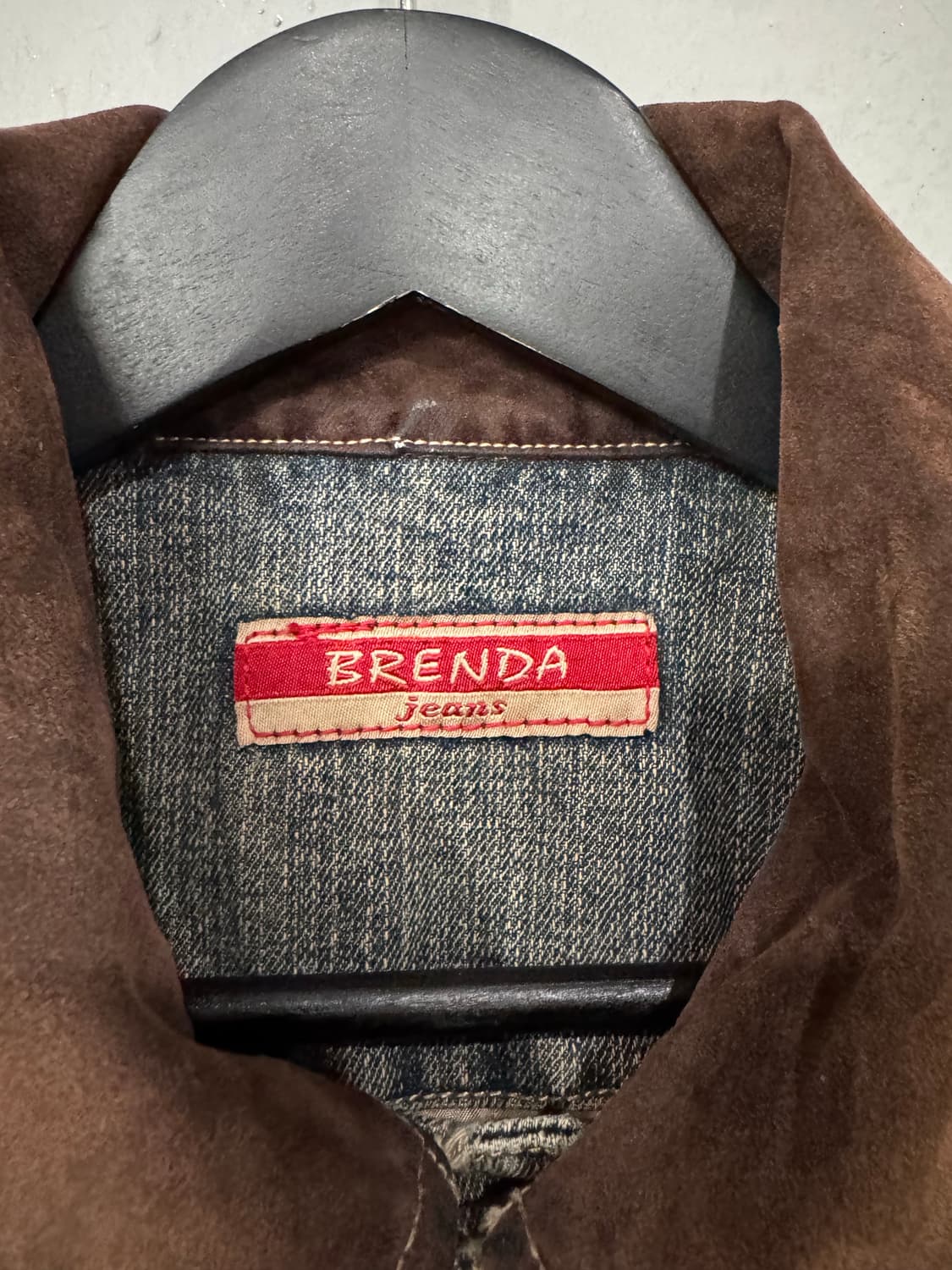 Brenda 워싱 스웨이드 디테일 데님 트러커자켓 상품이미지4