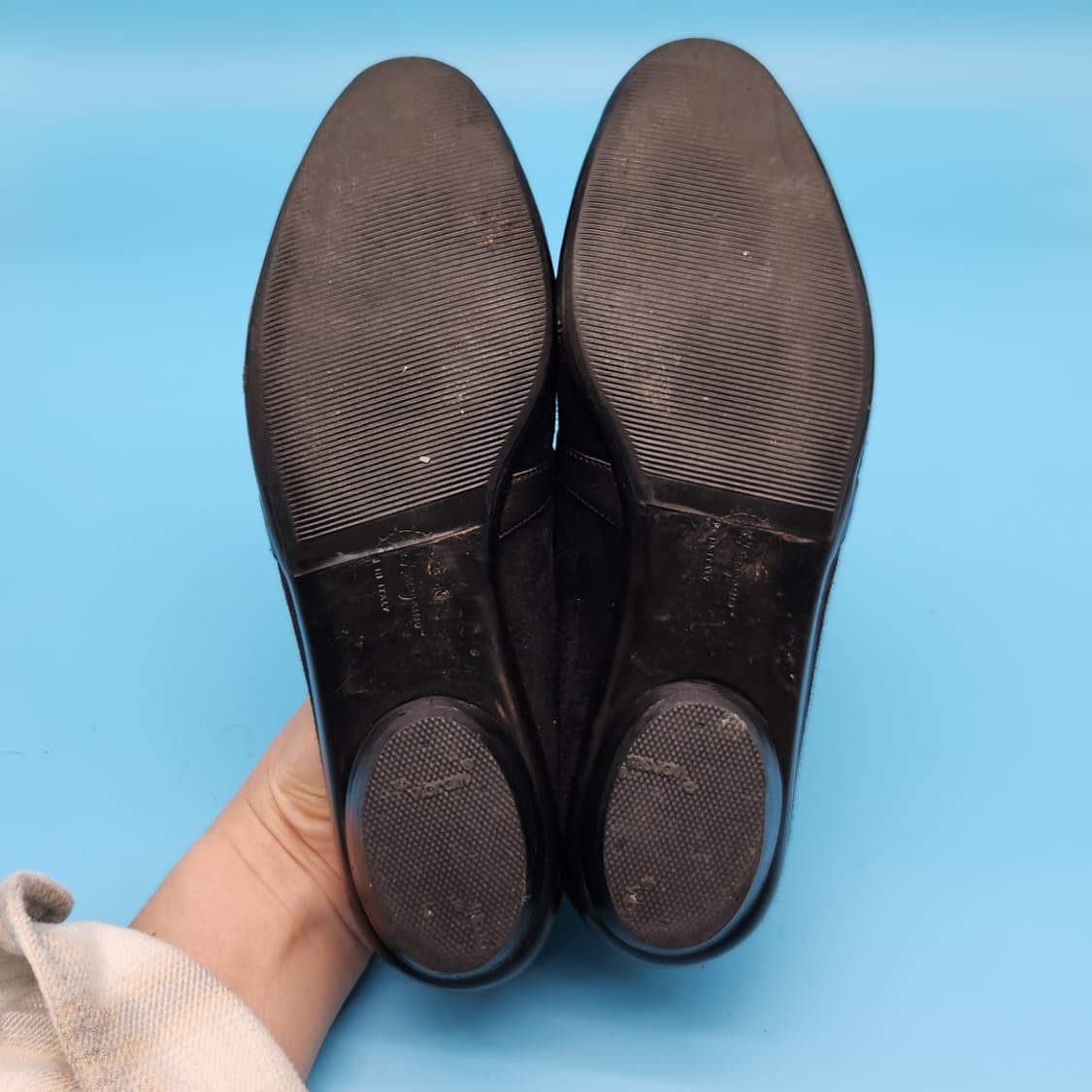 oo 정품  페라가모 여성 스웨이드 플랫슈즈230 상품이미지3