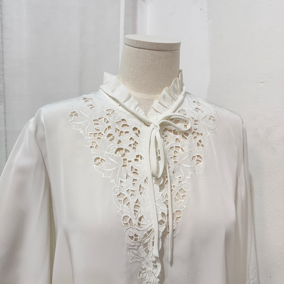 일본빈티지 펀칭 긴팔쉬폰 타이블라우스 3556 상품이미지2