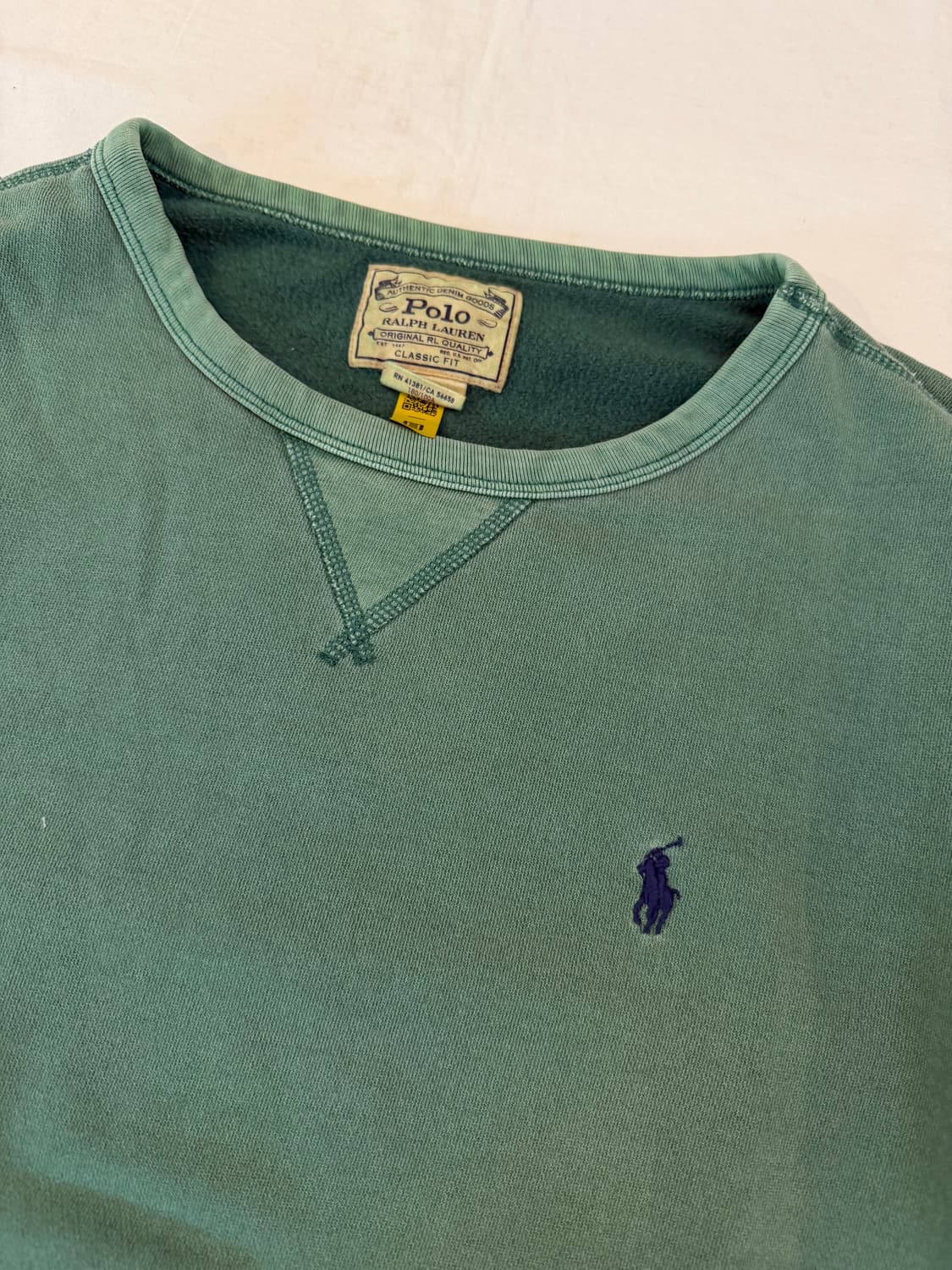 폴로 랄프로렌 그린 색상 맨투맨입니다. 가먼트 다이드 제품이라 빈티지한  상품이미지2