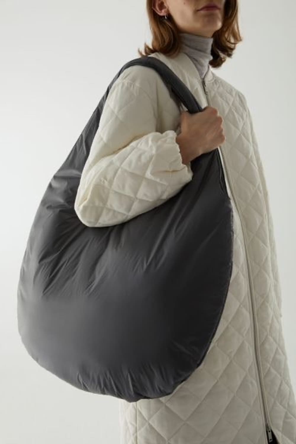 RECYCLED NYLON PADDED SHOPPER BAG 상품이미지1