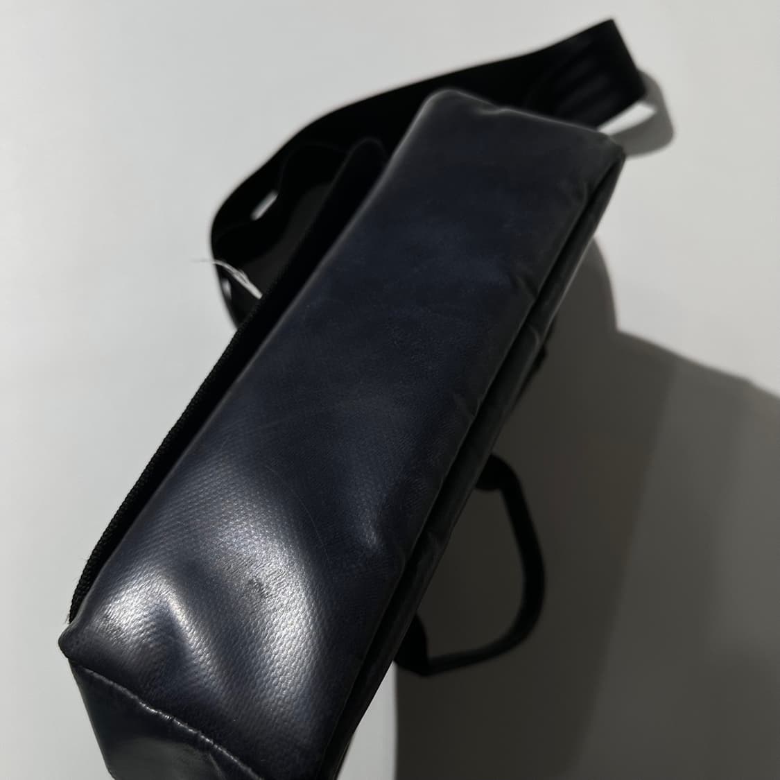 아더에러 트레이스 애드모어 크로스백 블랙 상품이미지8