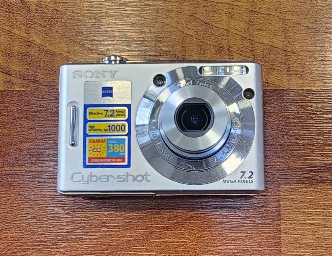 소니 사이버샷 DSC-W35 실버 디지털 카메라 판매합니다. 상품이미지2