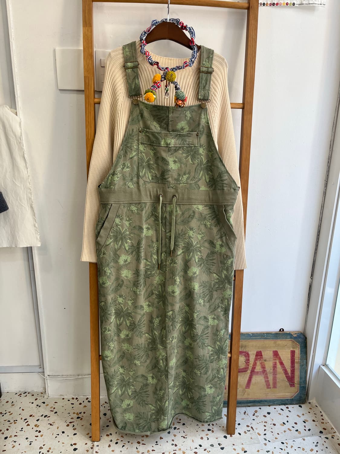 오션퍼시픽 카키색 플라워 패턴 멜빵 치마 상품이미지1