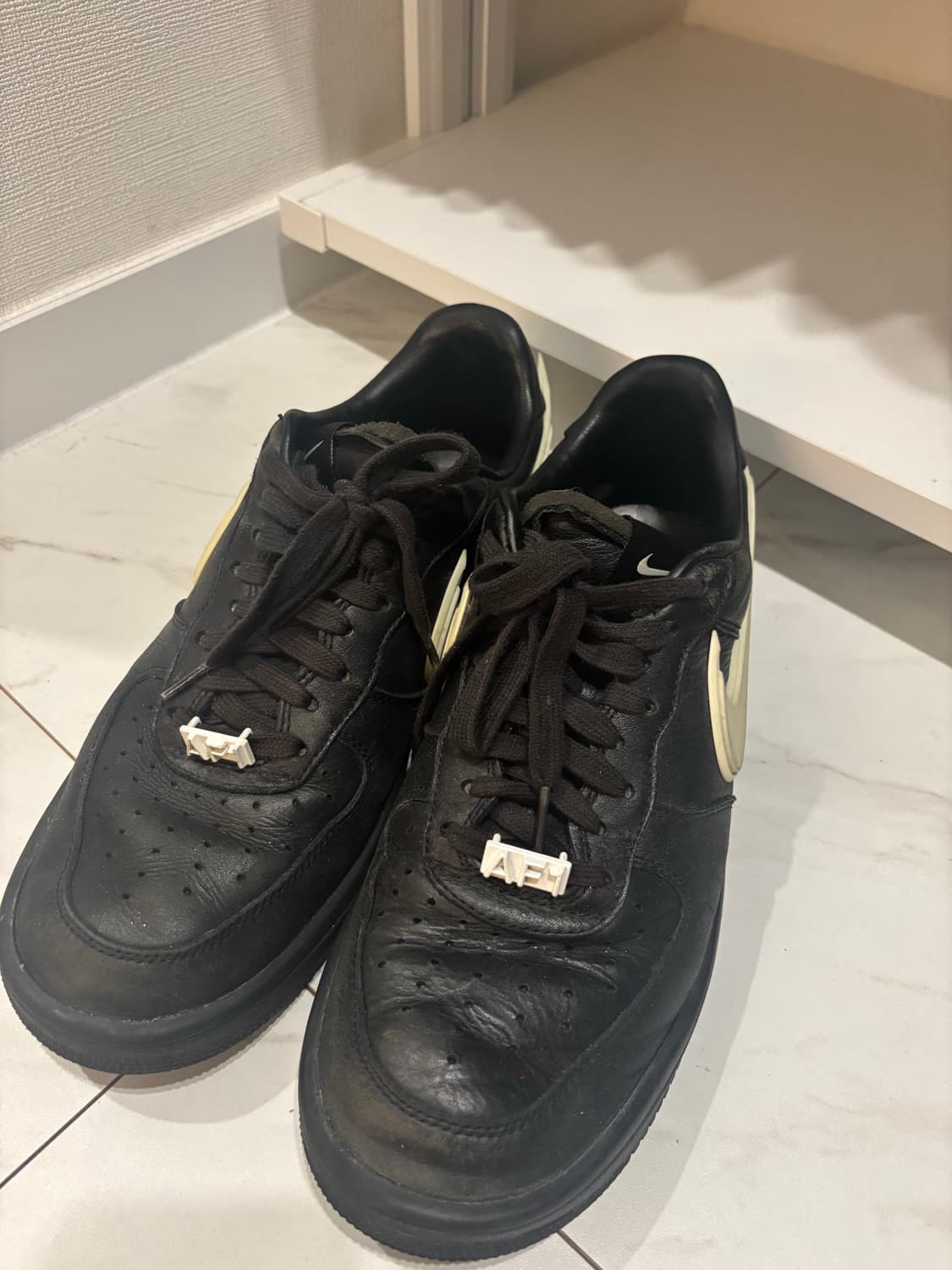 (270) 나이키 엠부쉬 에어포스 1  블랙  상품이미지3