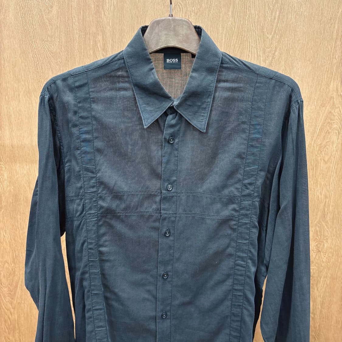 휴고 보스 긴팔 시스루 셔츠 절개 디테일 레귤러핏 차콜 상품이미지4