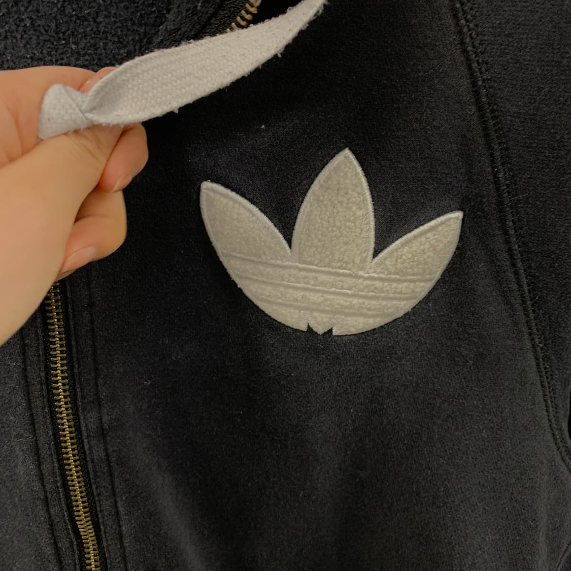 아디다스 덤블로고 블랙 후드집업 상품이미지4