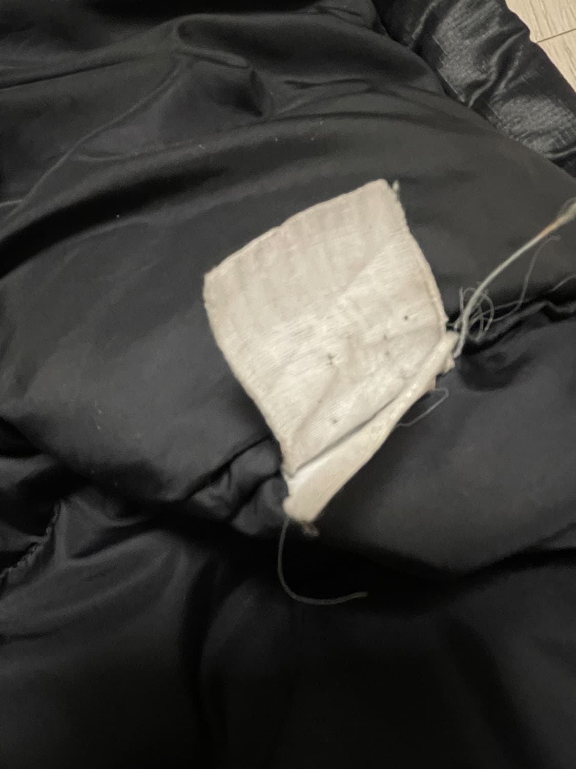 노스페이스 눕시 700 올 블랙 패딩 자켓 상품이미지6