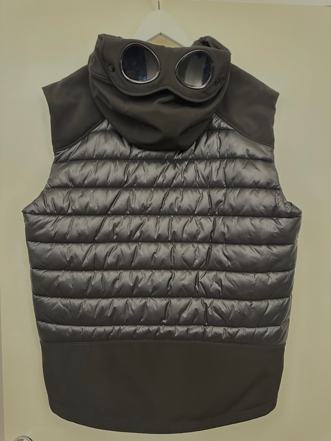 CP컴퍼니 씨피컴퍼니 후드 고글 조끼 패딩 54 (XL, 105) 상품이미지2