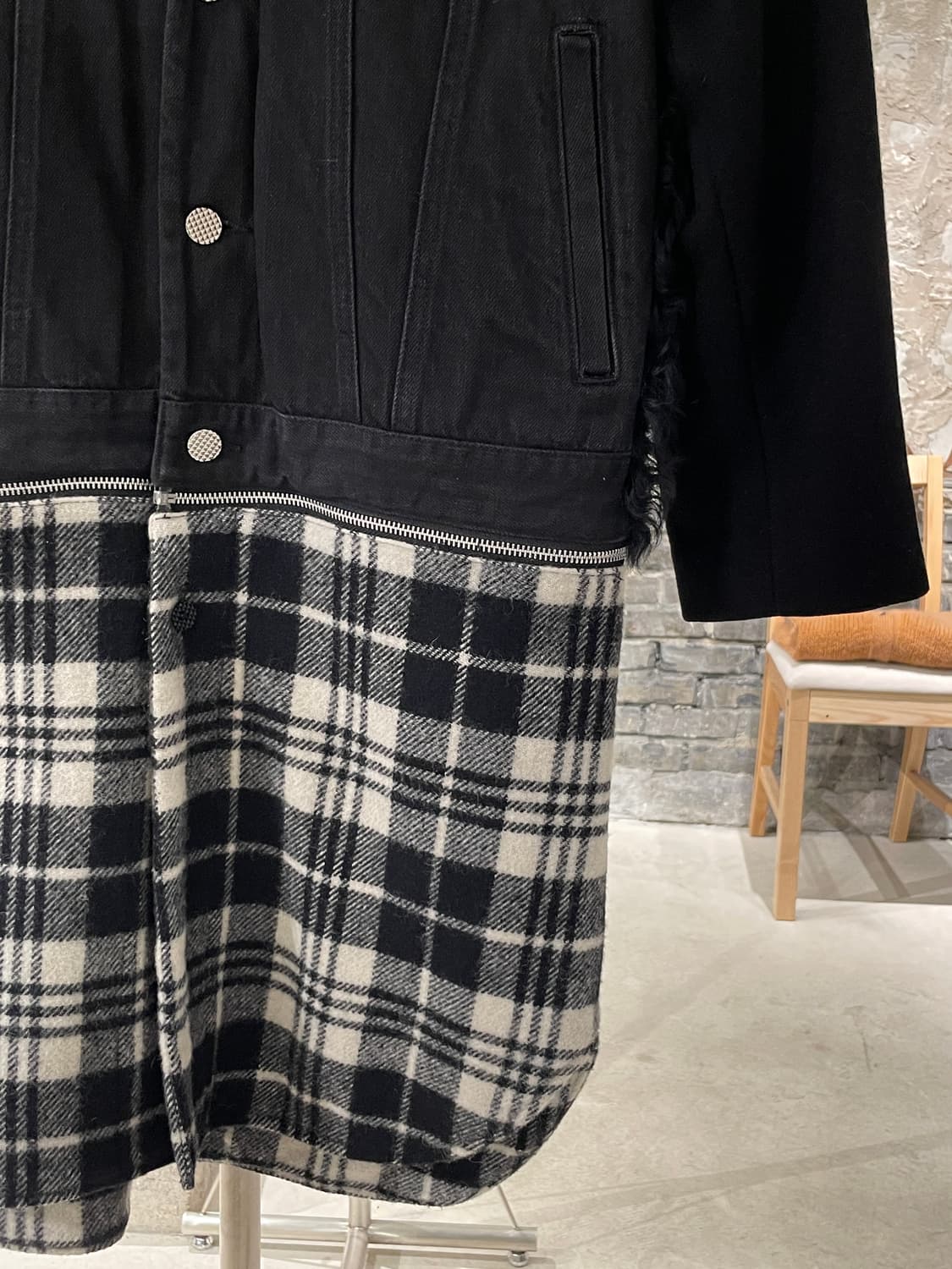 mcm x 페노메논 블랙 퍼 도킹 체크 데님 롱 자켓 상품이미지5