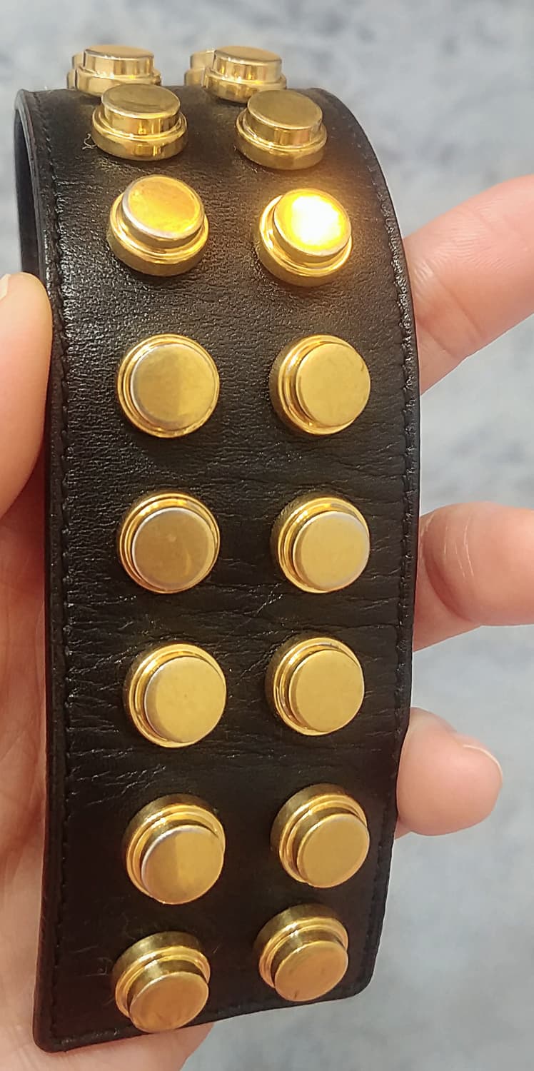 생로랑Saint Laurent 스터드 레더브레이슬릿 블랙 상품이미지5