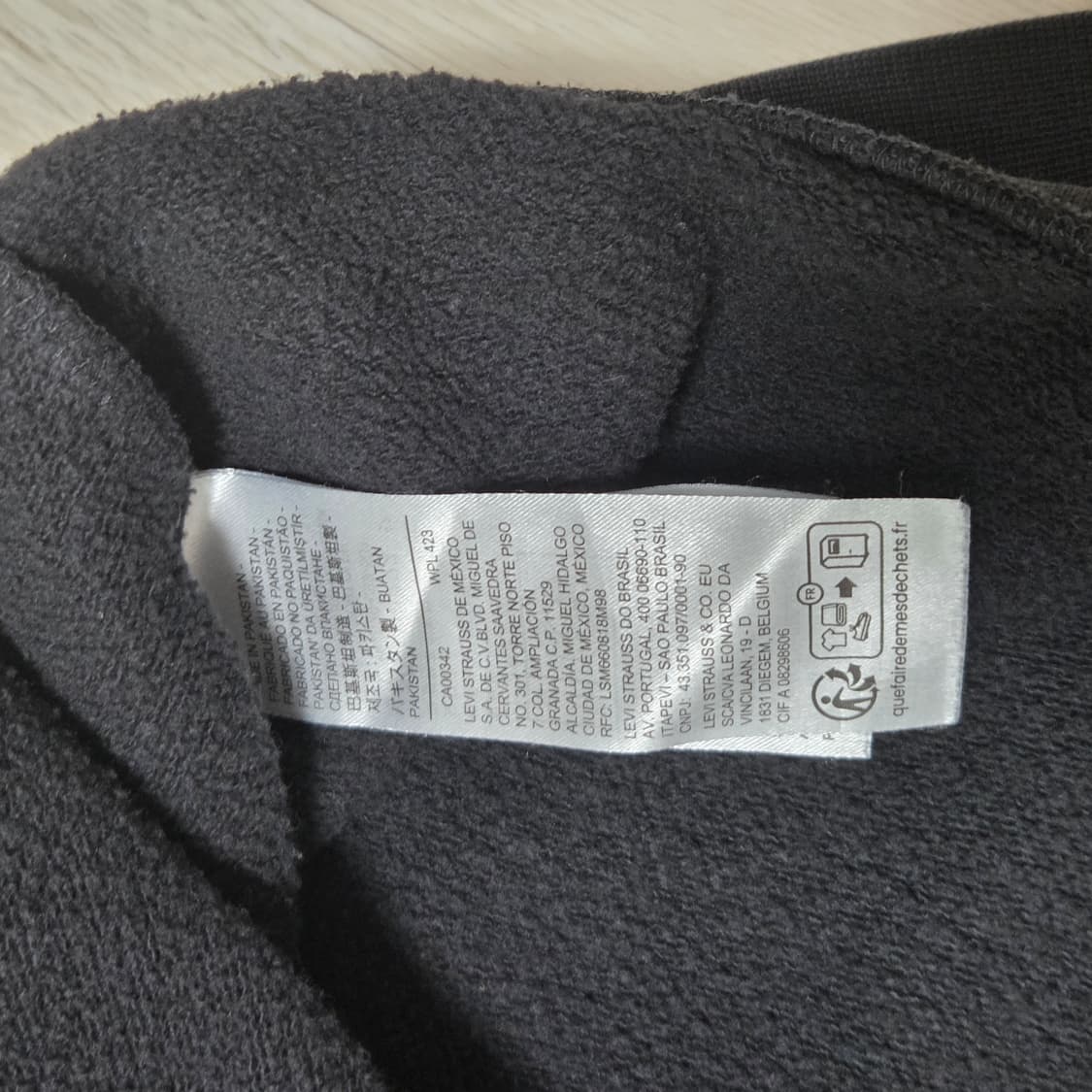 Levi's 리바이스 남녀공용 블랙 배트윙 로고 맨투맨 상품이미지4