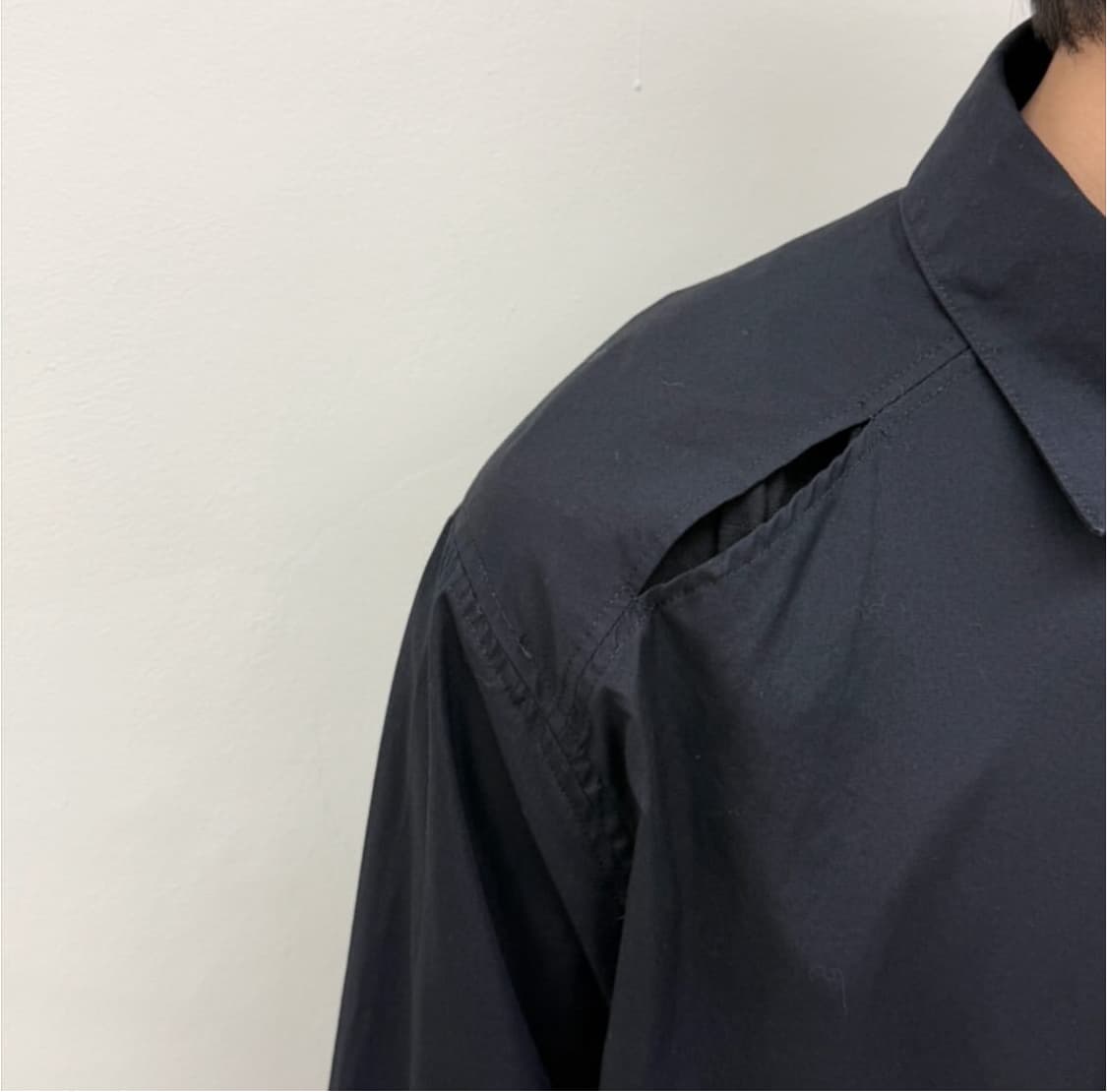 설밤 비대칭 컷 오프 셔츠 상품이미지3