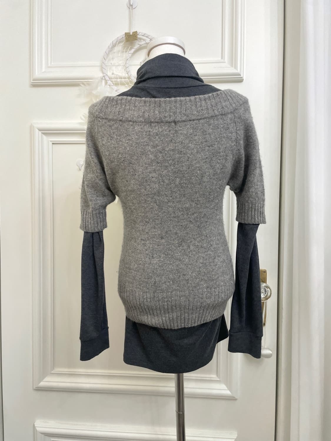 gray off-shoulder wool half sweater&char 상품이미지3