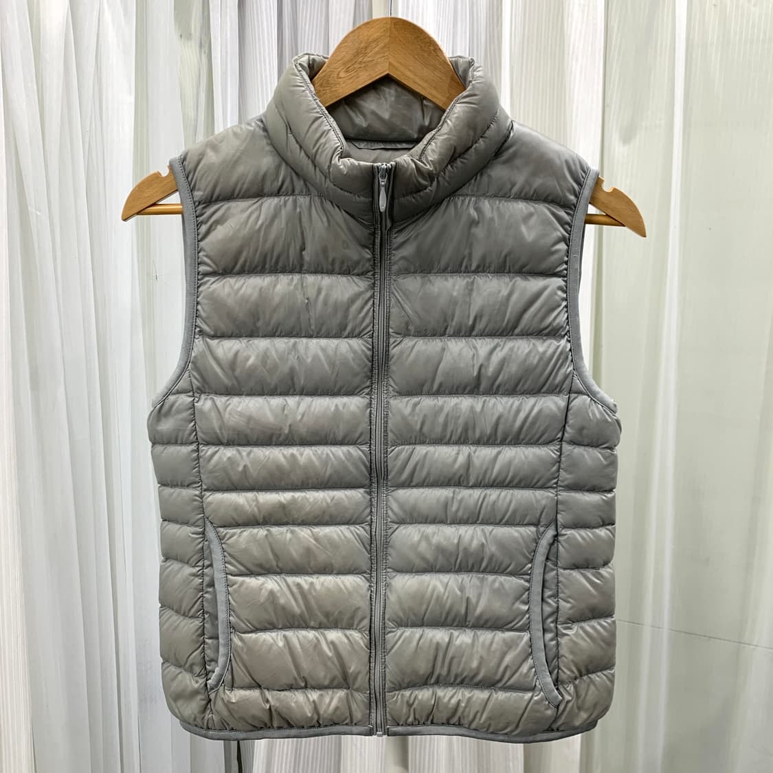 유니클로 UNIQLO 다운 경량 패딩 조끼 1699 상품이미지1