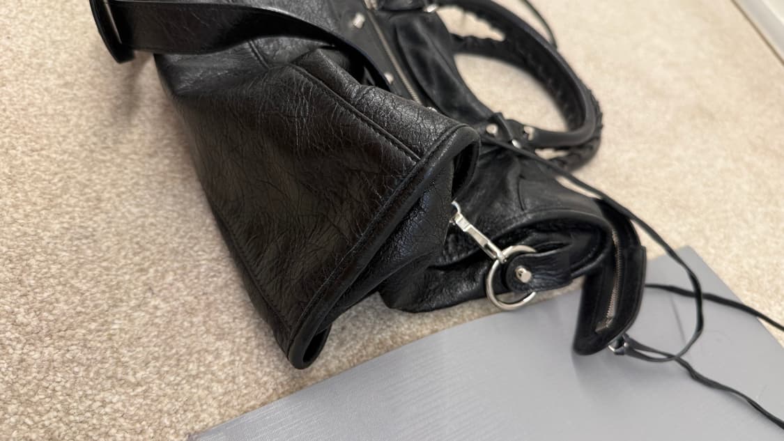 발렌시아가 시티 모터백 미디움 블랙 은장 상품이미지5