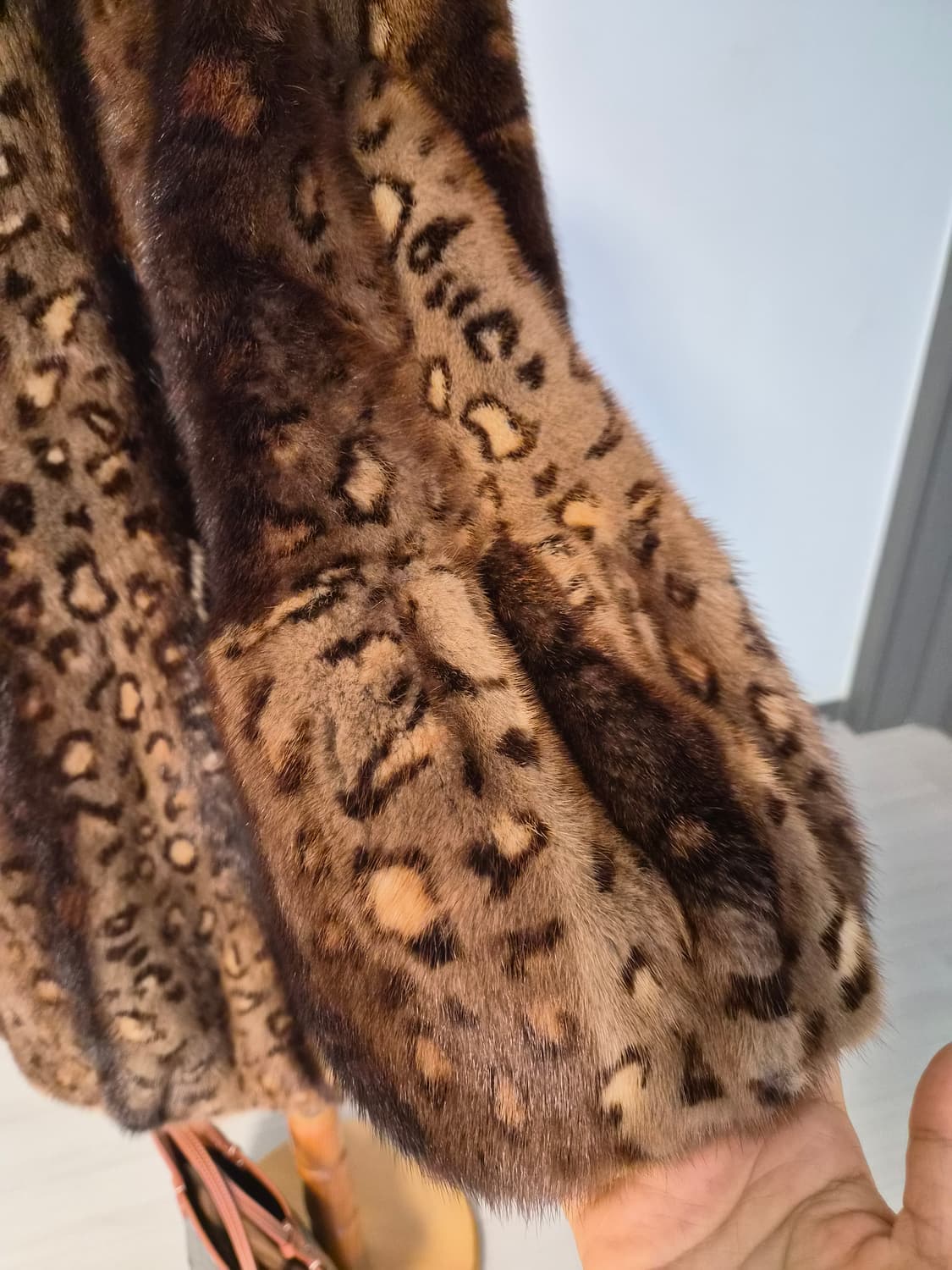 [천연 밍크 100%] 대동모피 레오파드 롱 밍크 코트 상품이미지8