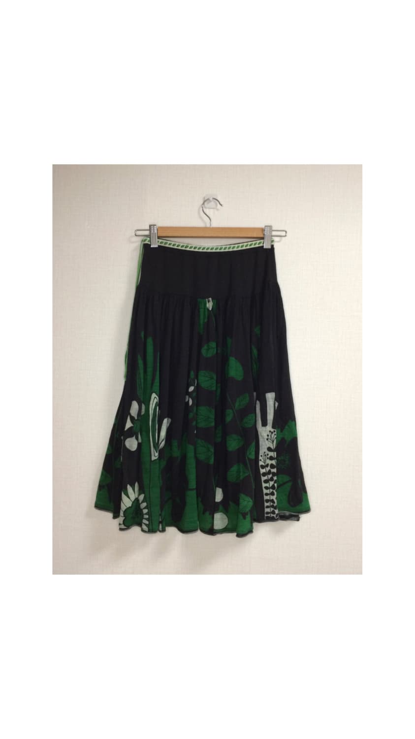 츠모리 치사토 블랙 그린 플라워 스커트 상품이미지4