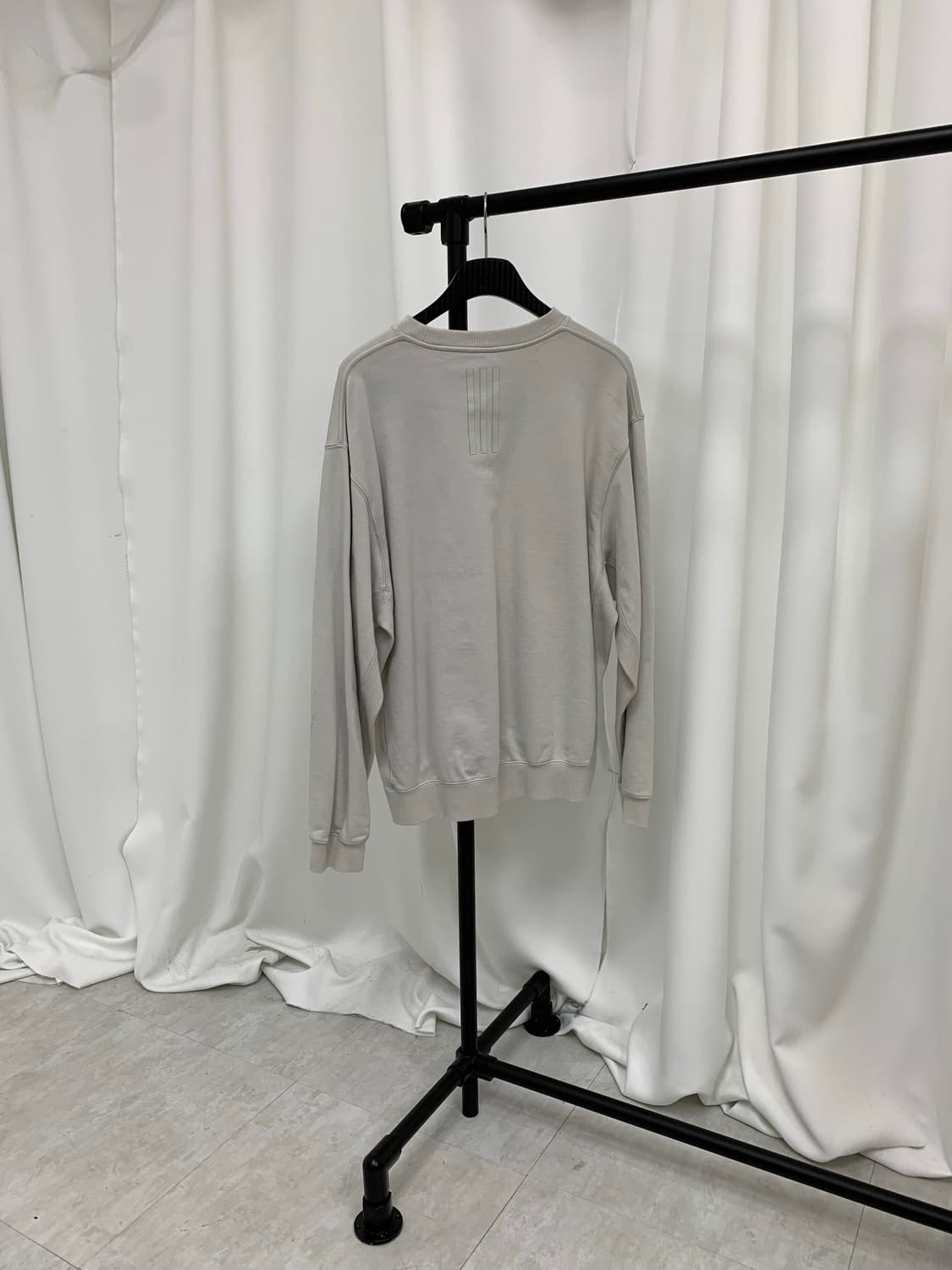 아디다스 시멘트화이트 맨투맨 상품이미지2