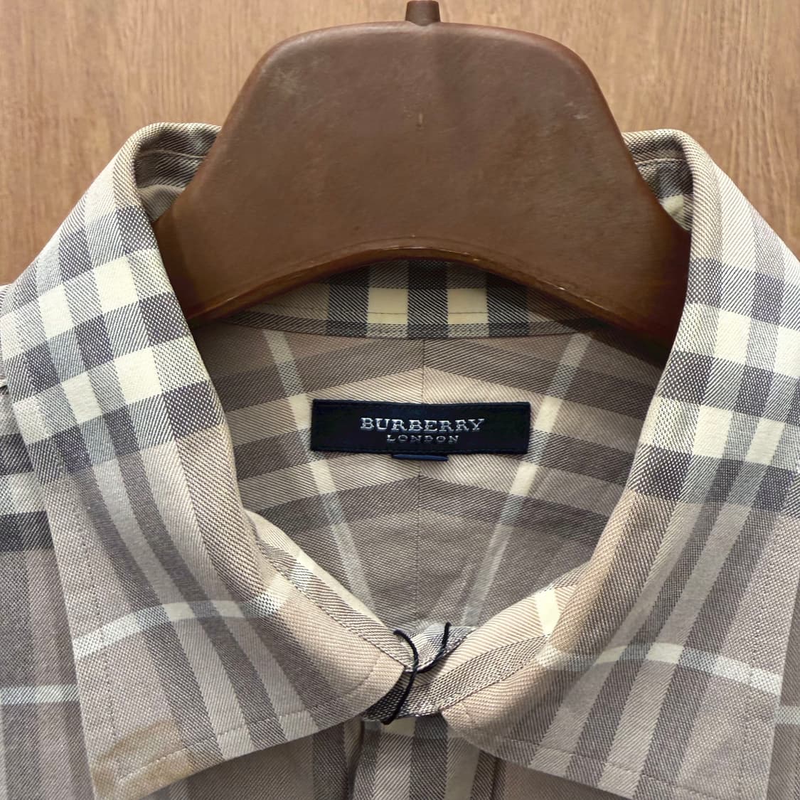 버버리 런던 코튼 긴팔 체크 셔츠 싱글 포켓 디테일 오버핏 베이지 상품이미지6