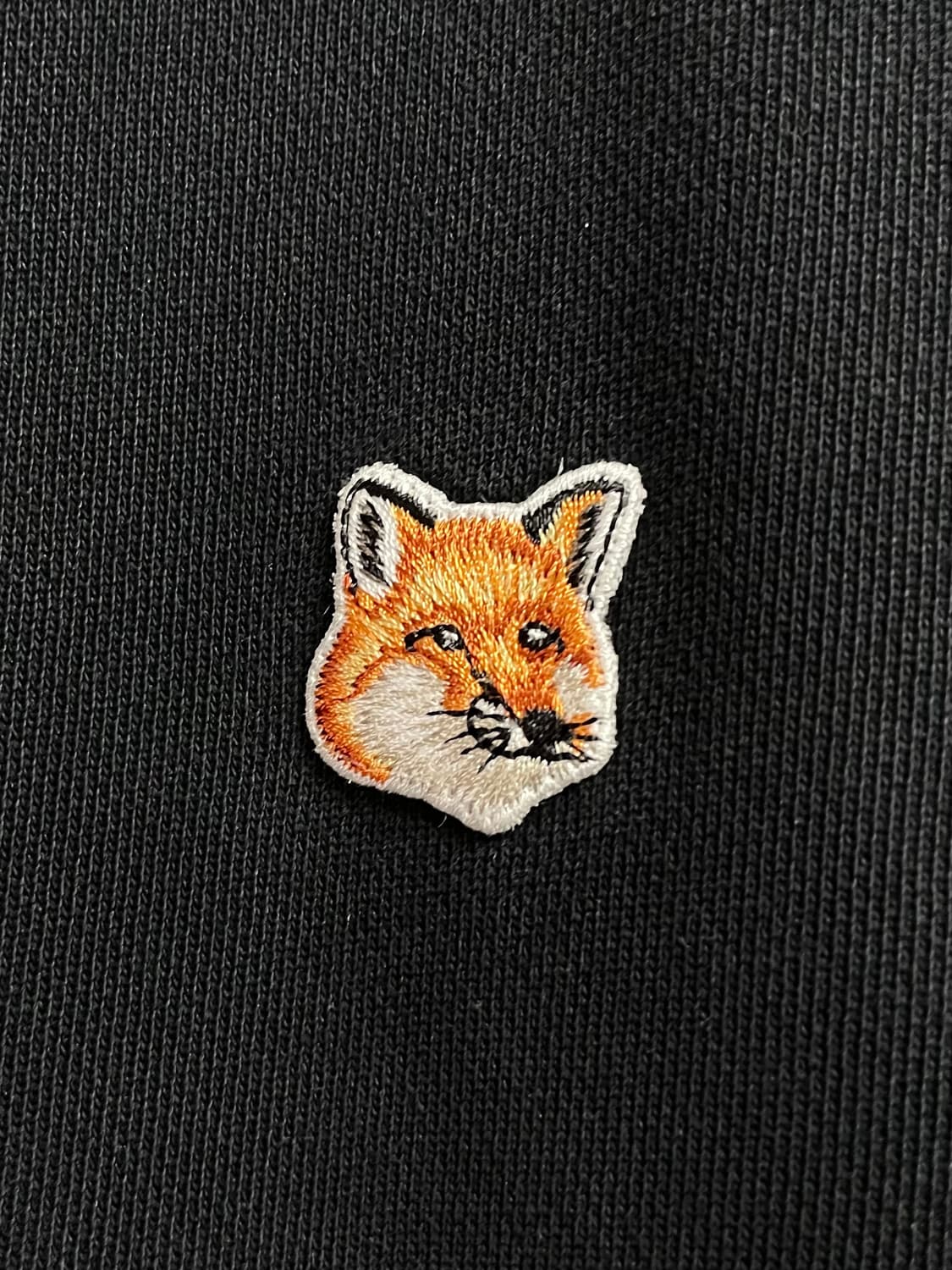 메종키츠네 블랙 라운드 맨투맨  (on.237)   상품이미지3