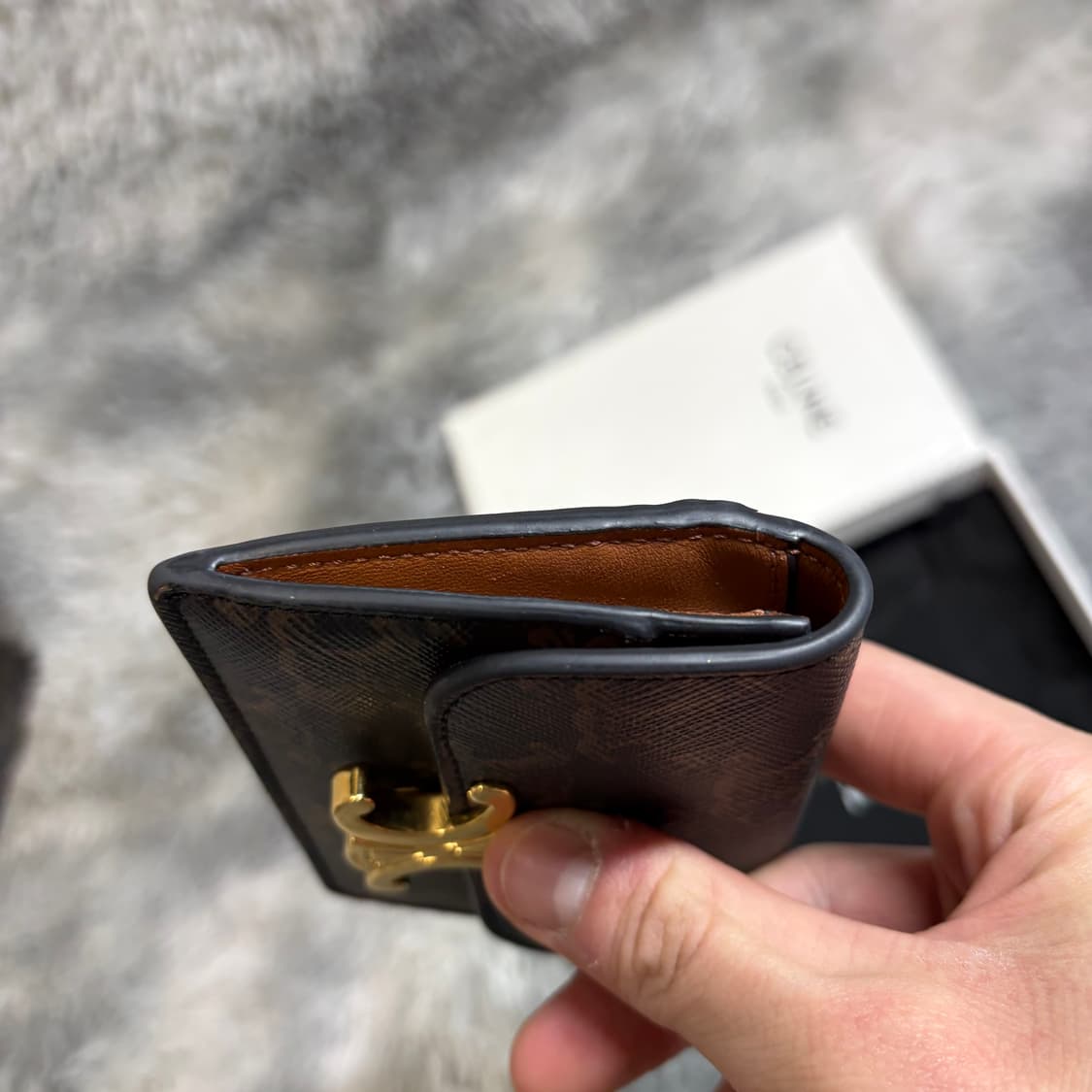 셀린느 트리옹프 플랩 카드지갑 상품이미지4