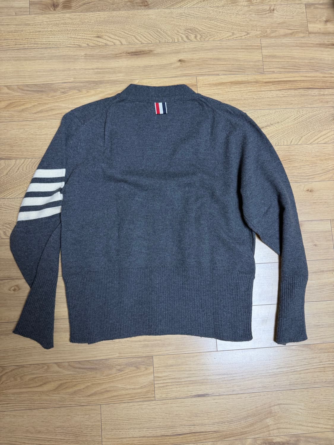 톰브라운 그레이 니트 가디건 상품이미지2