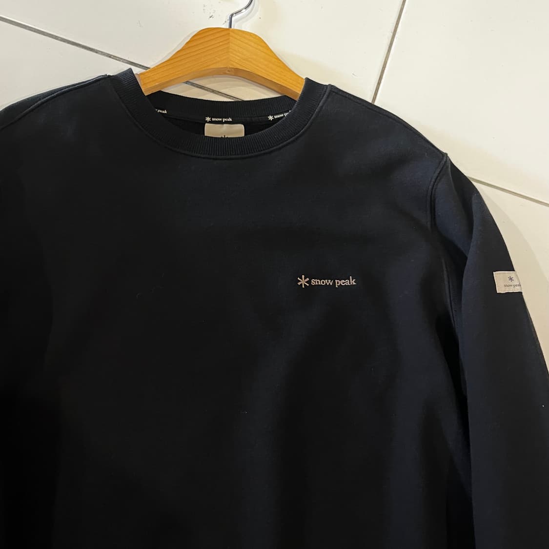 스노우피크 블랙 맨투맨 상품이미지2