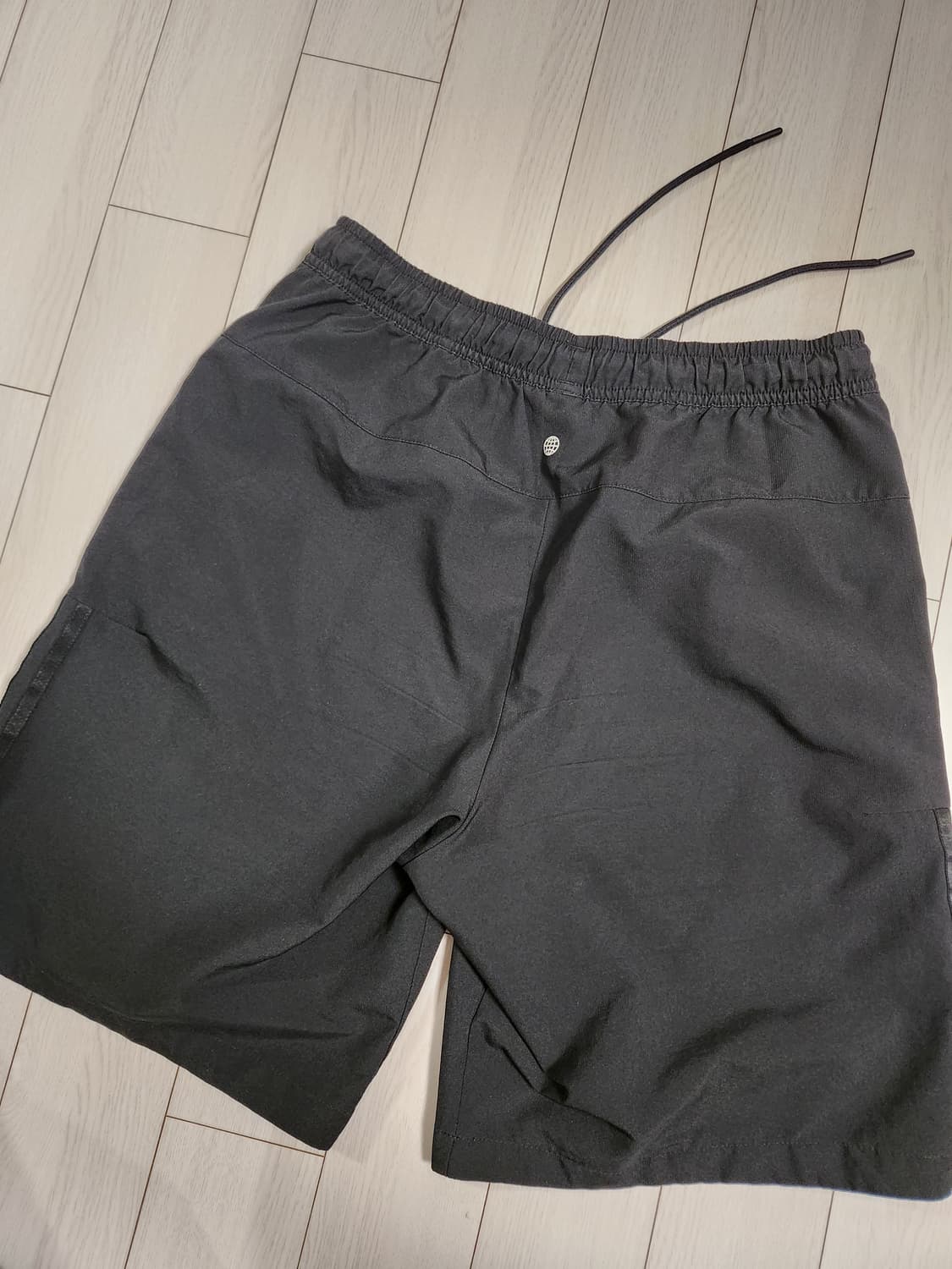 아디다스 반바지 TQJ HE7405 fi lib 우븐 쇼트 사이즈L

여 상품이미지6