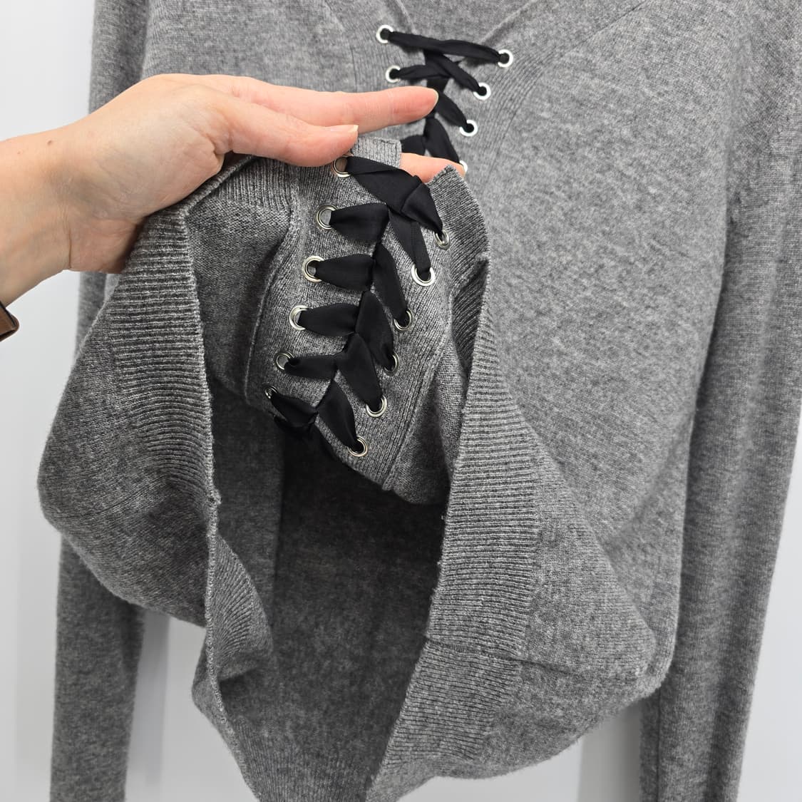 Jessi NY 더블유엠 니트 가디건 그레이 레이스업 상품이미지8