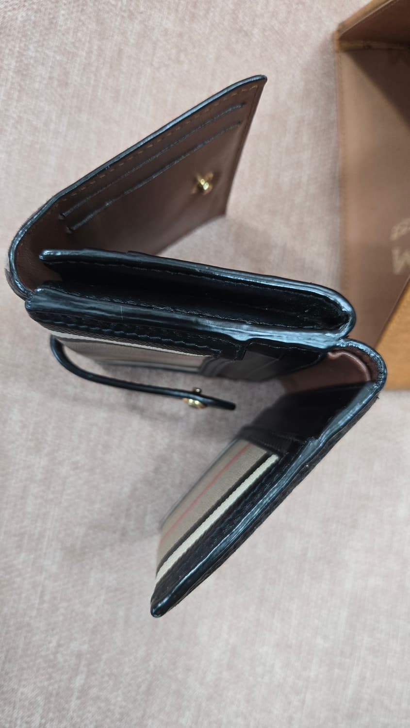 버버리 아이콘 스트라이프 반지갑 상품이미지8