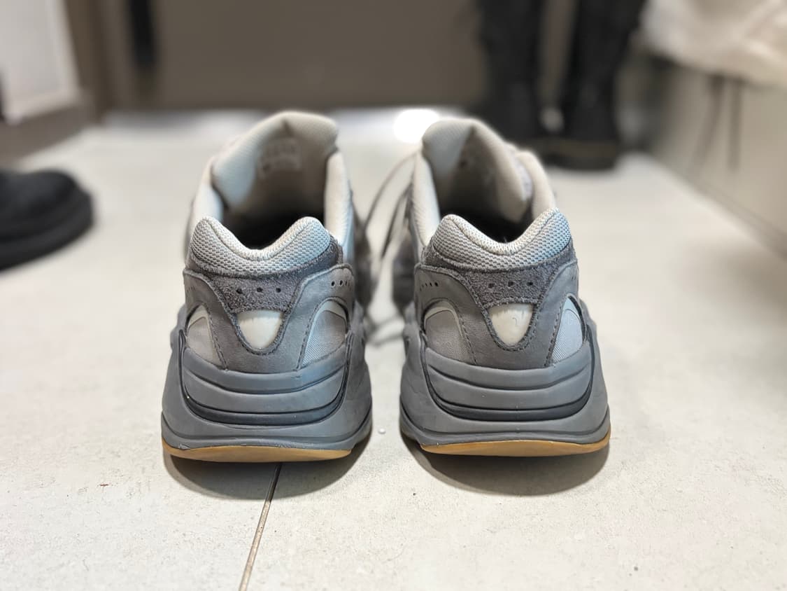 아디다스 이지 부스트 700 V2 테프라 상품이미지3