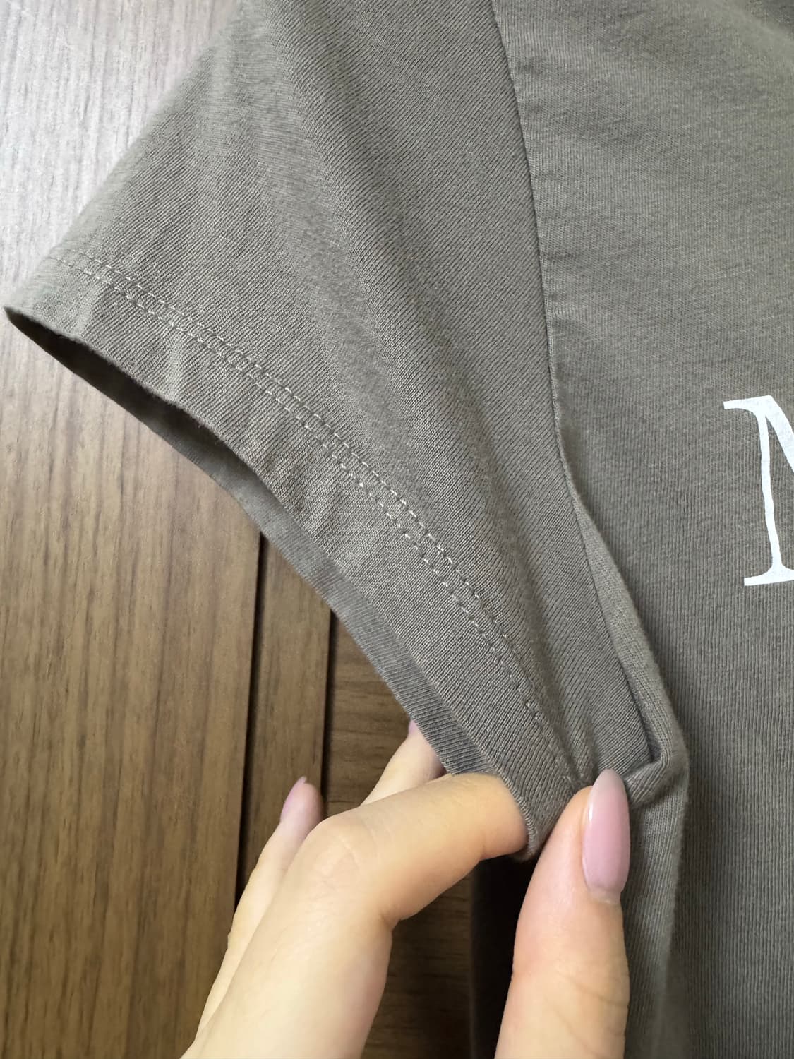 마뗑킴 반팔 티셔츠 LOGO CROP TOP IN CHARCOAL  상품이미지3